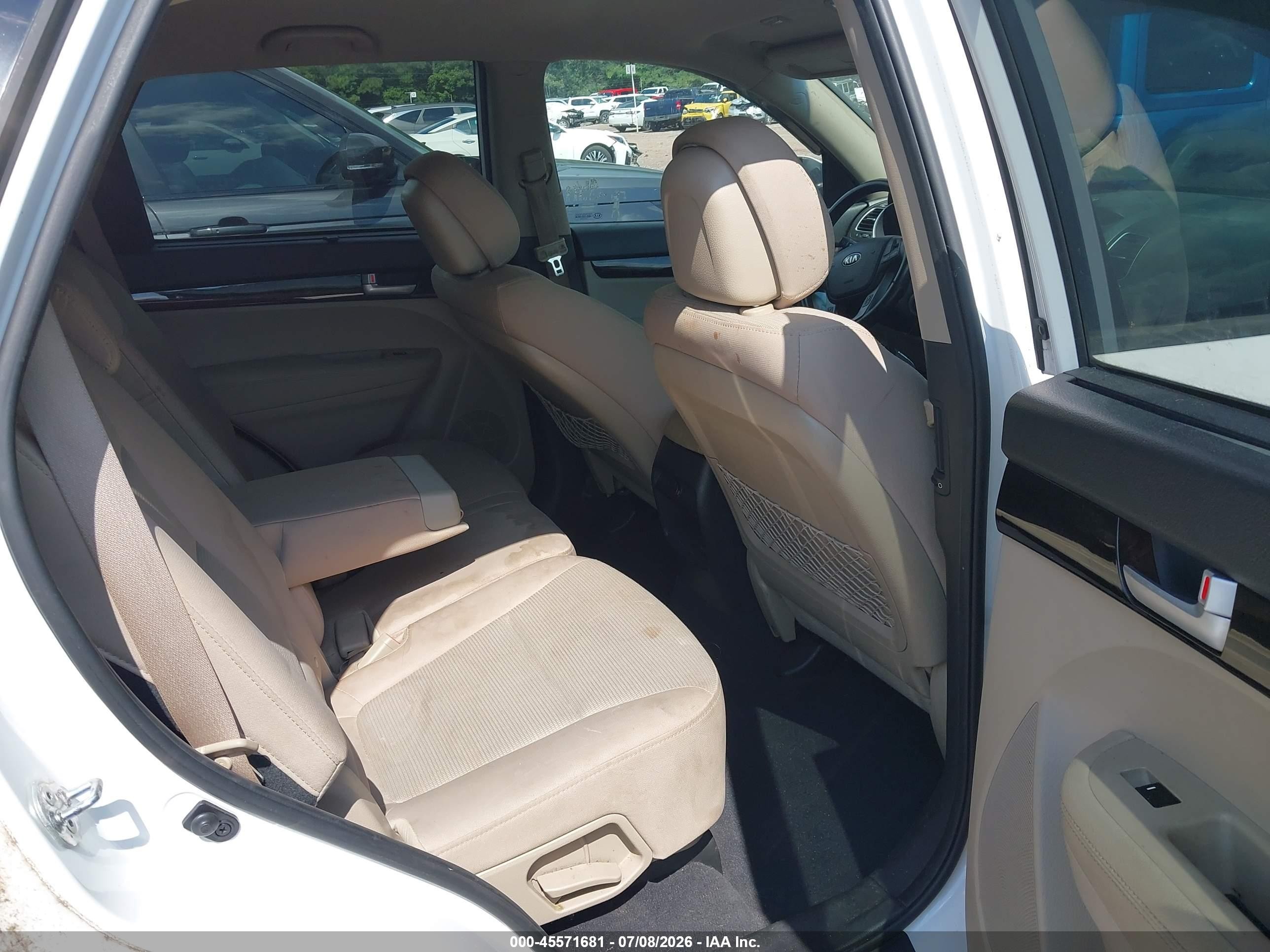 2015 Kia Sorento Lx Белый vin: 5XYKT4A61FG580999