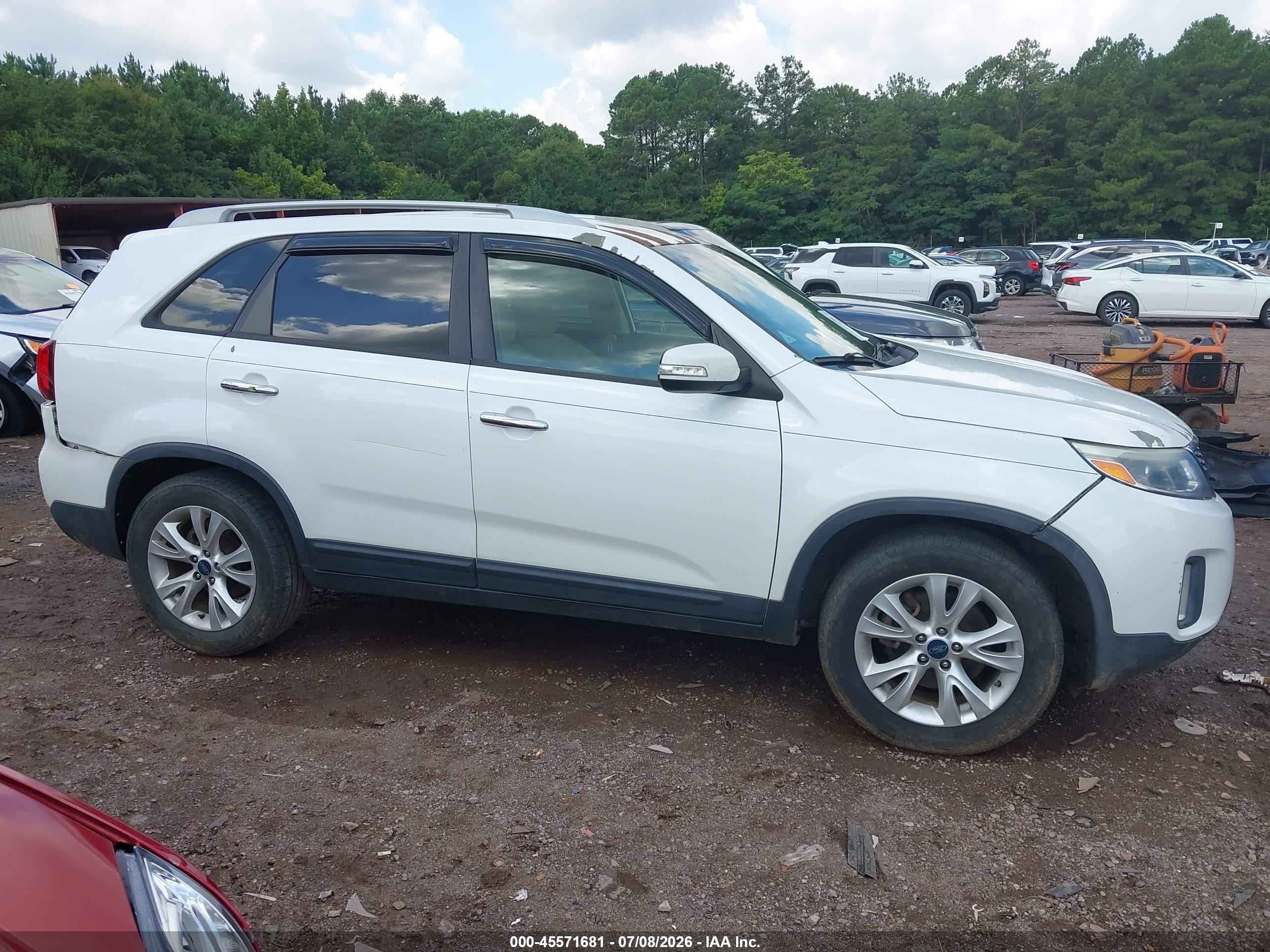 2015 Kia Sorento Lx Белый vin: 5XYKT4A61FG580999