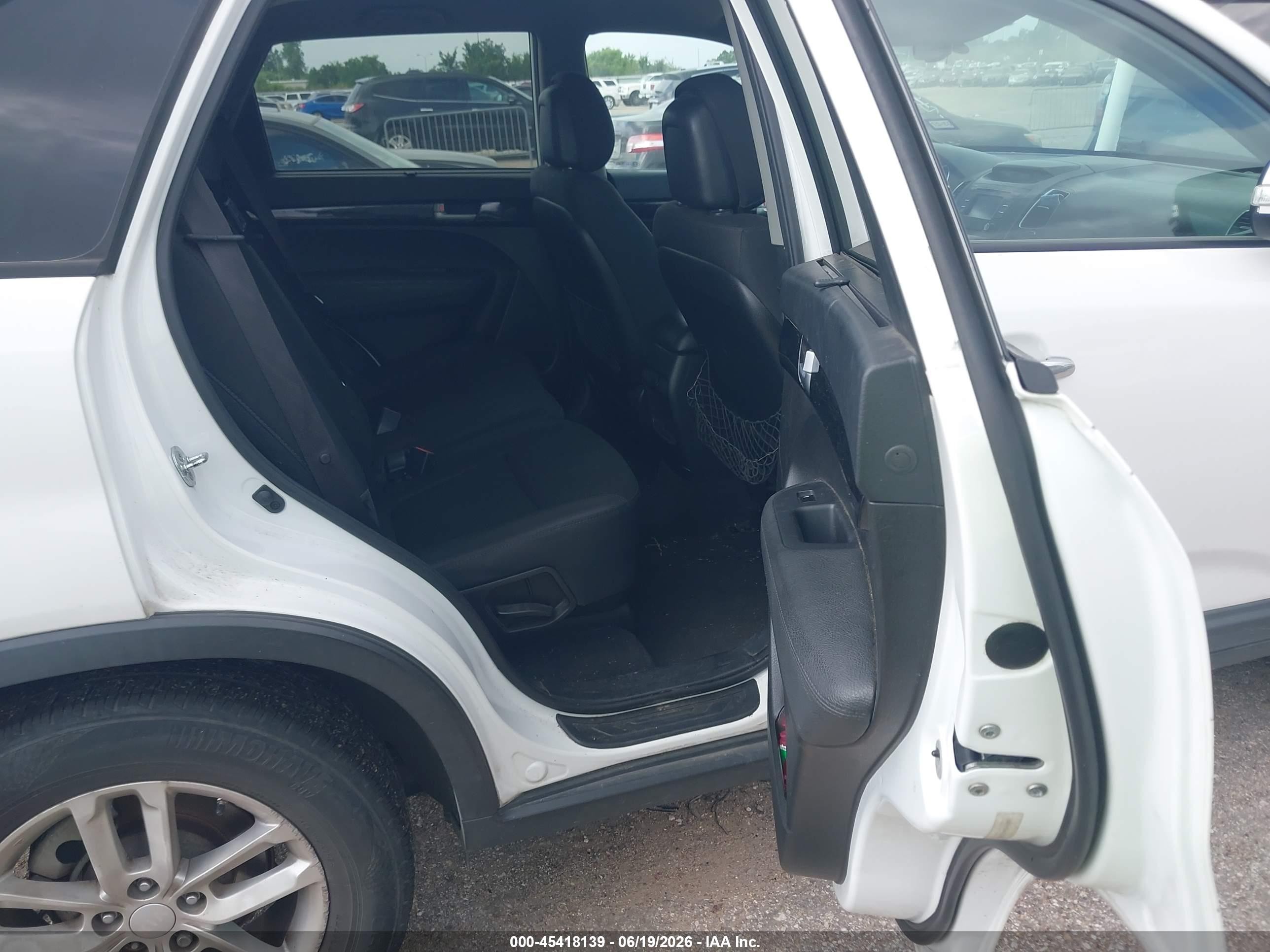 2015 Kia Sorento Lx White vin: 5XYKT4A61FG609272