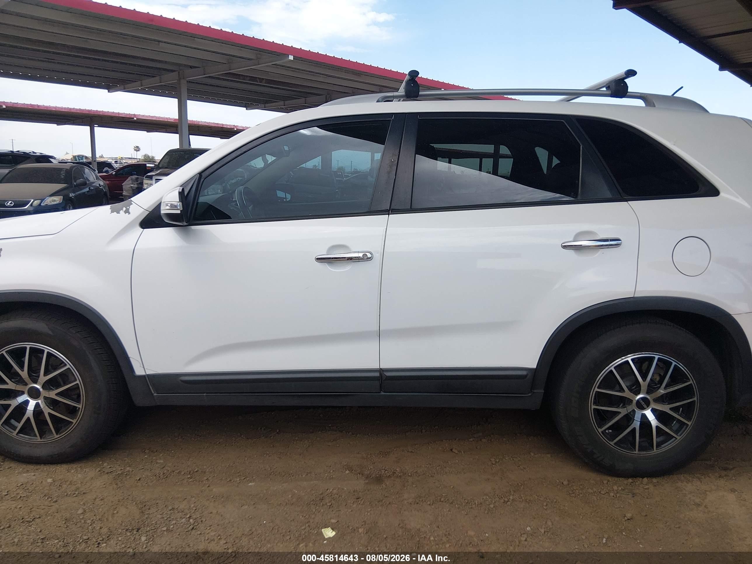 2014 Kia Sorento Lx White vin: 5XYKT4A62EG434075