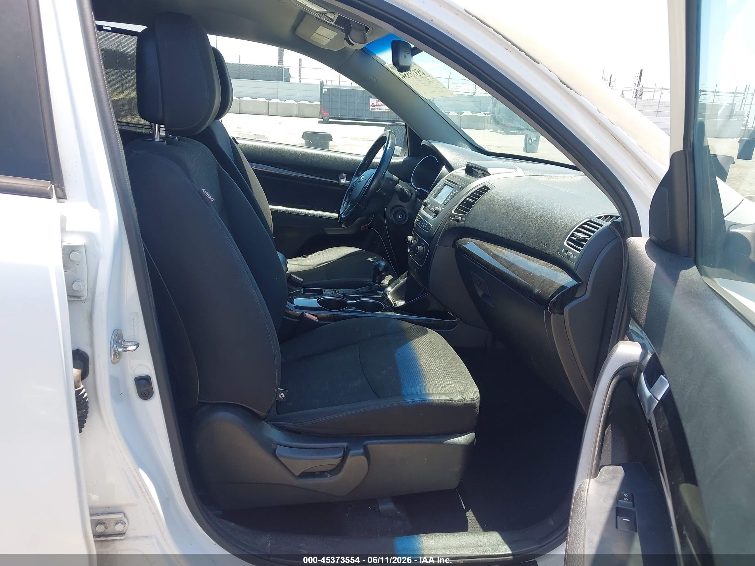 2014 Kia Sorento Lx White vin: 5XYKT4A62EG485527