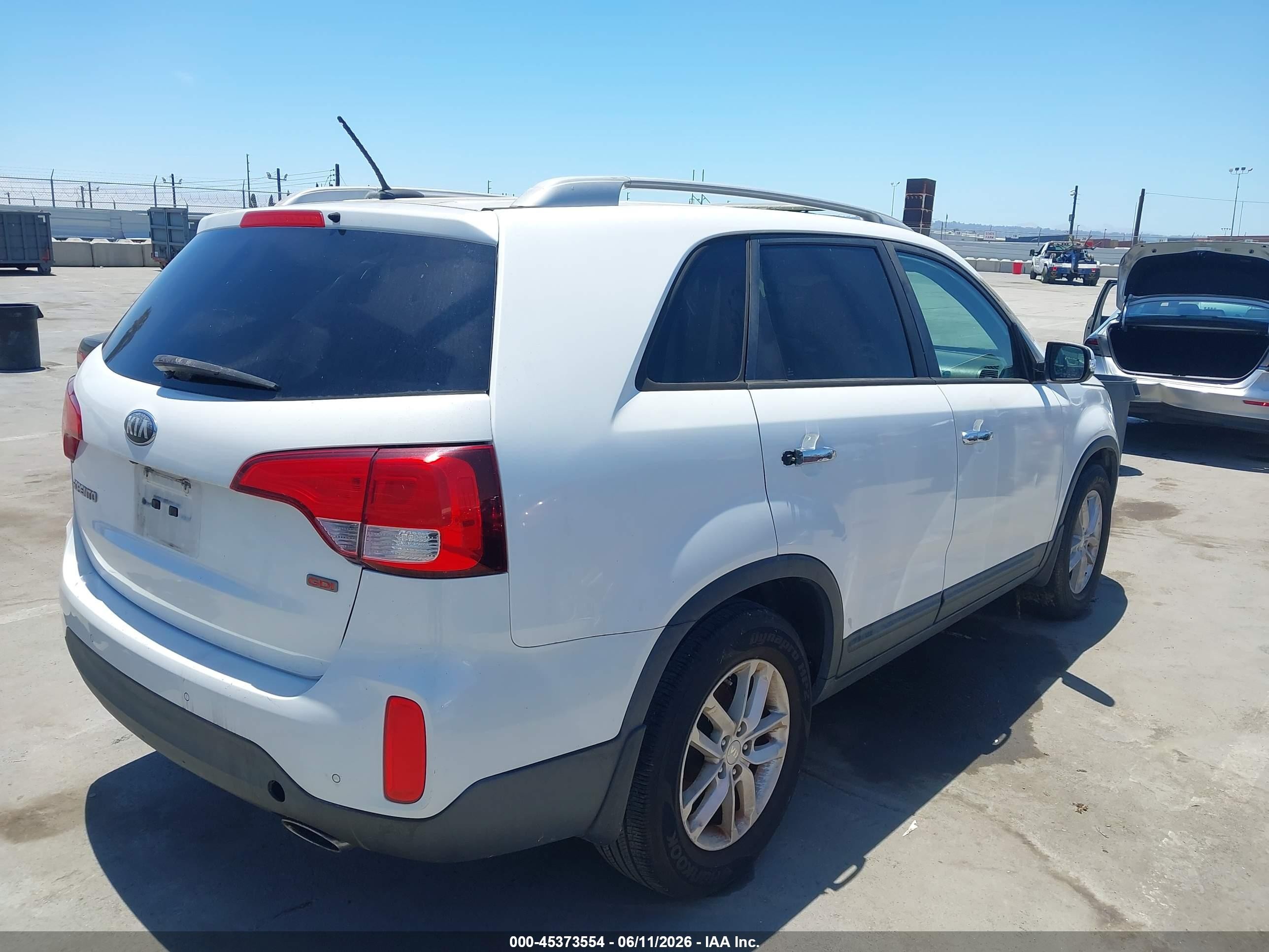 2014 Kia Sorento Lx White vin: 5XYKT4A62EG485527