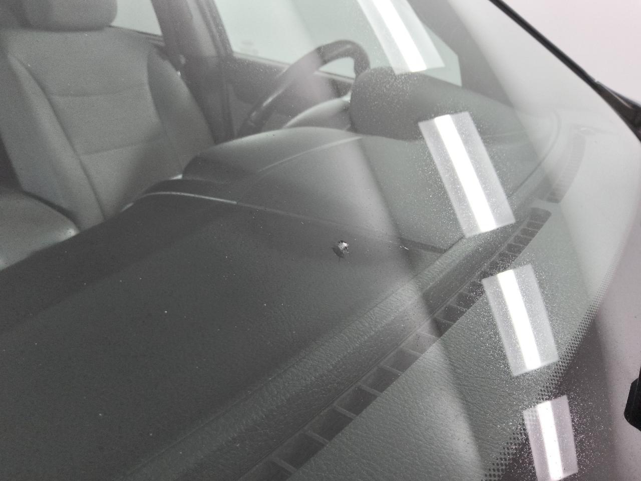 2015 Kia Sorento Lx Blue vin: 5XYKT4A62FG570577 Damage: Windshield, Broken, Replacement Required