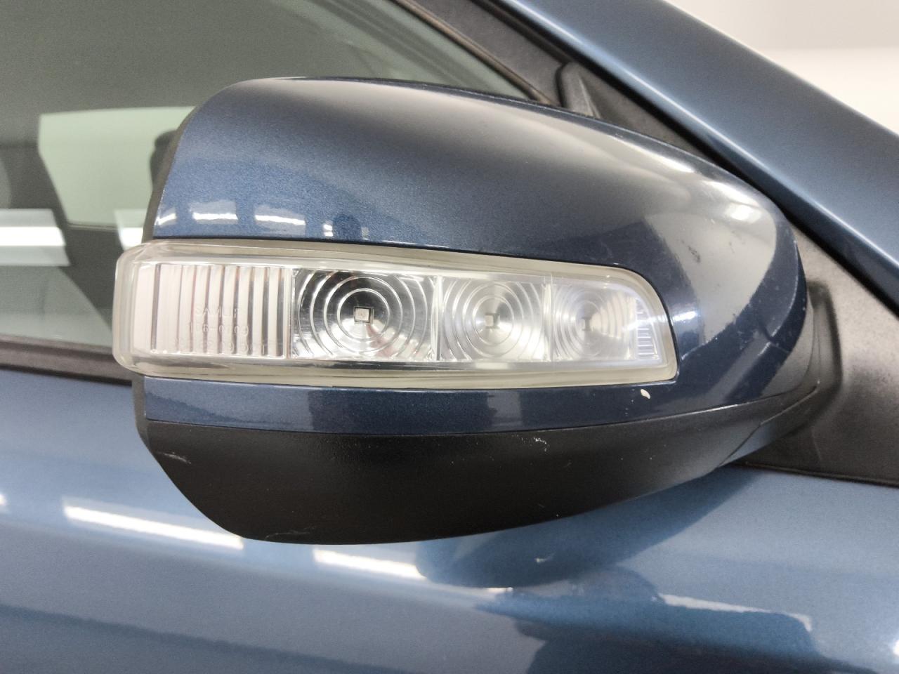 2015 Kia Sorento Lx Blue vin: 5XYKT4A62FG570577 Damage: Right Mirror, Heavy Scratch, 1/2 To 1 Inch