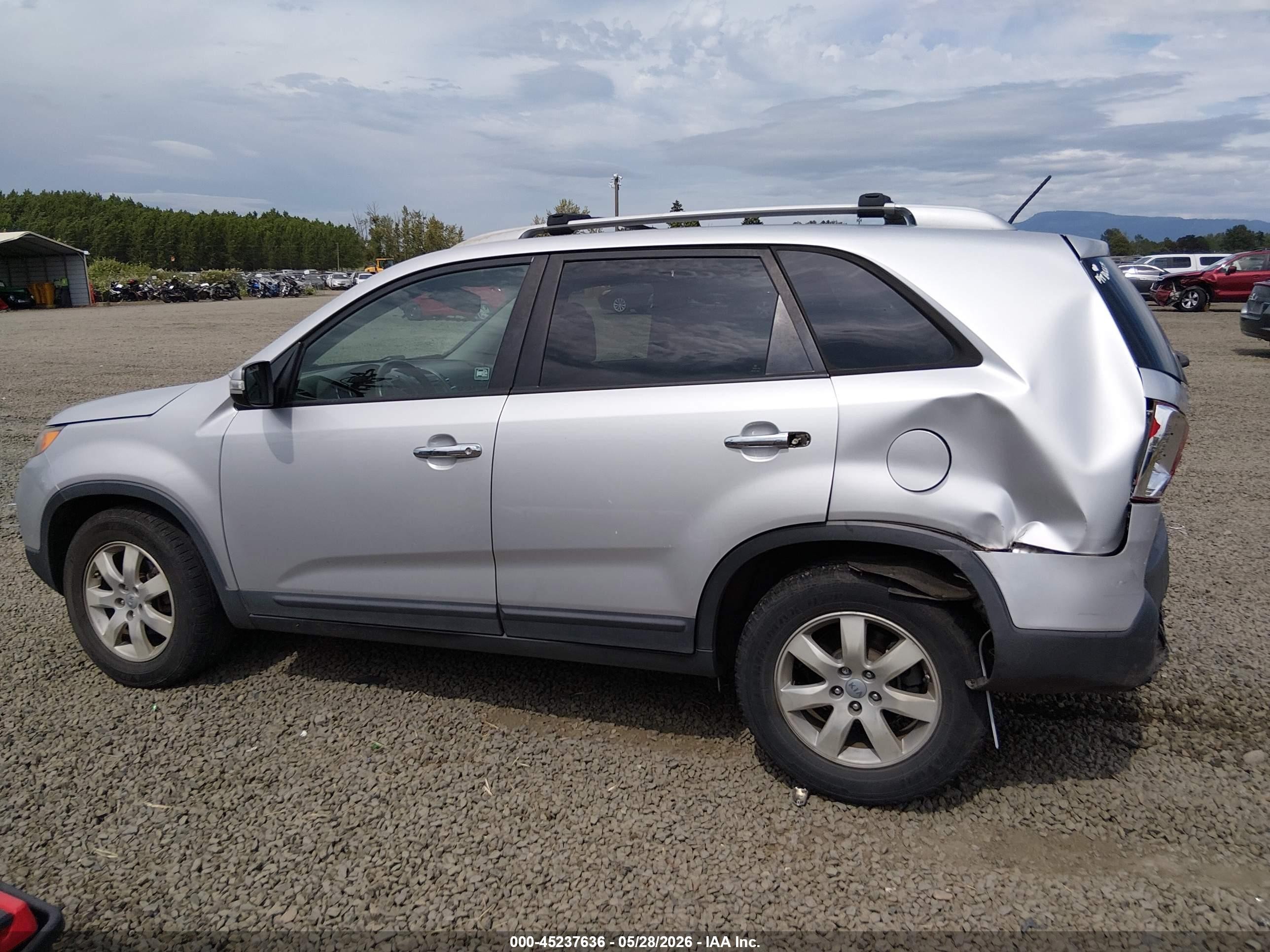 2012 Kia Sorento Lx Silver vin: 5XYKT4A63CG251247