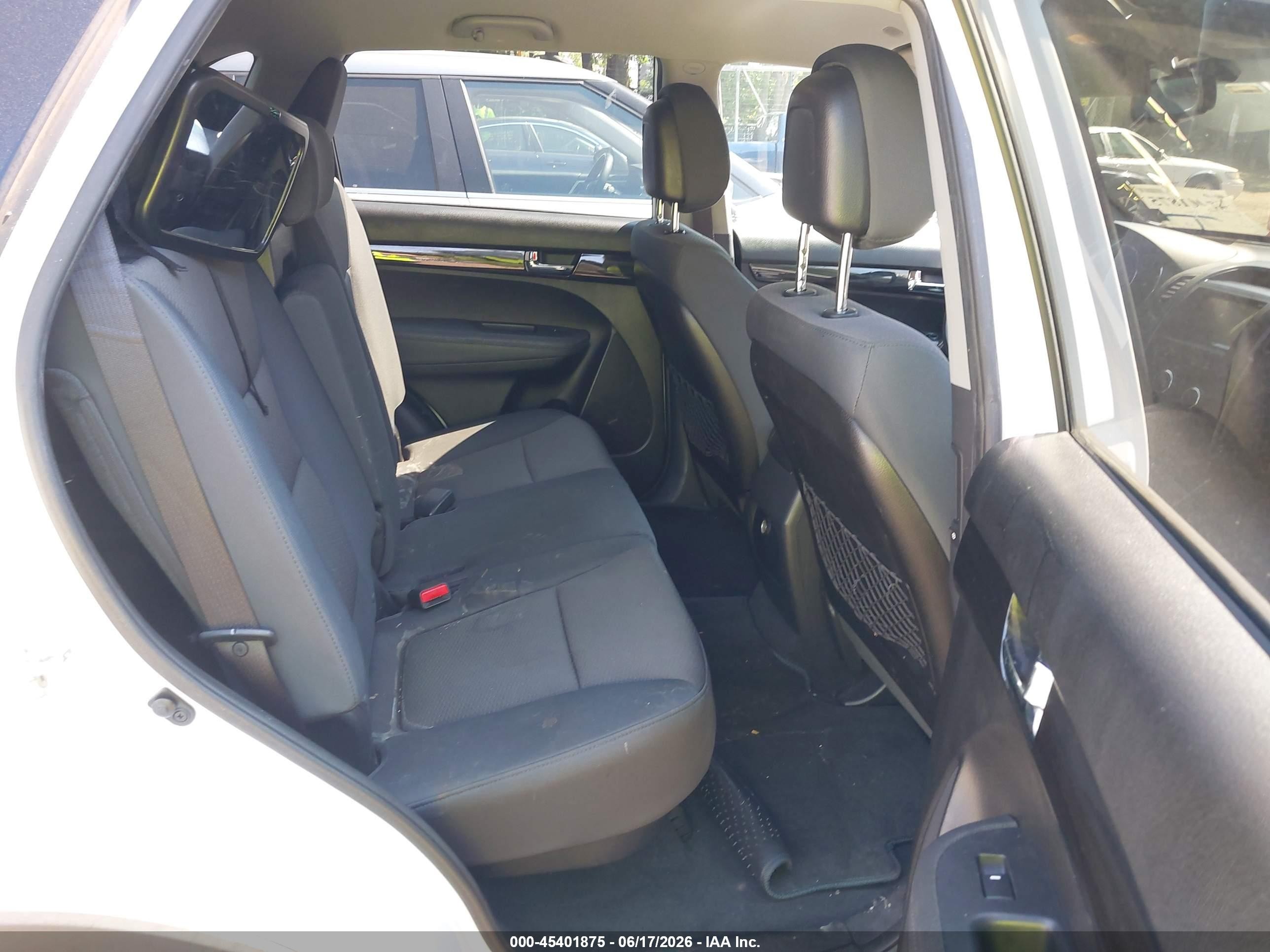2013 Kia Sorento Lx White vin: 5XYKT4A63DG409099
