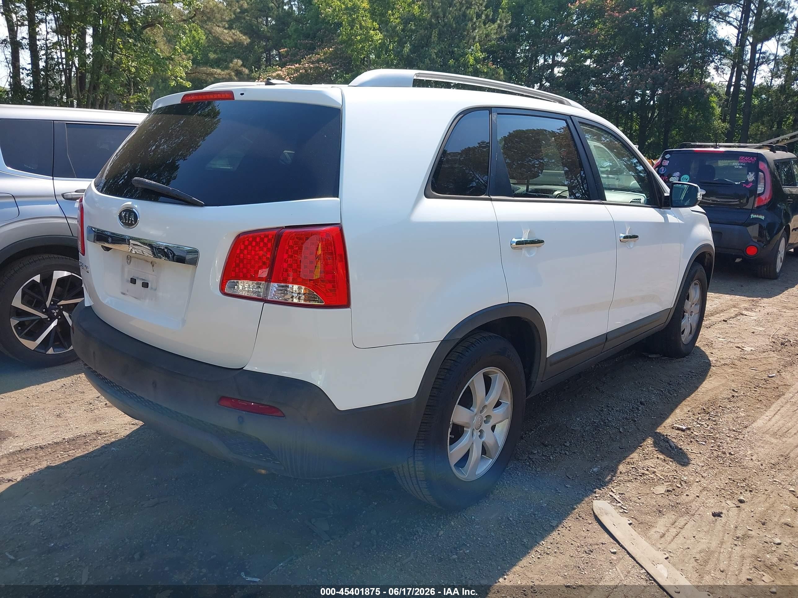 2013 Kia Sorento Lx White vin: 5XYKT4A63DG409099