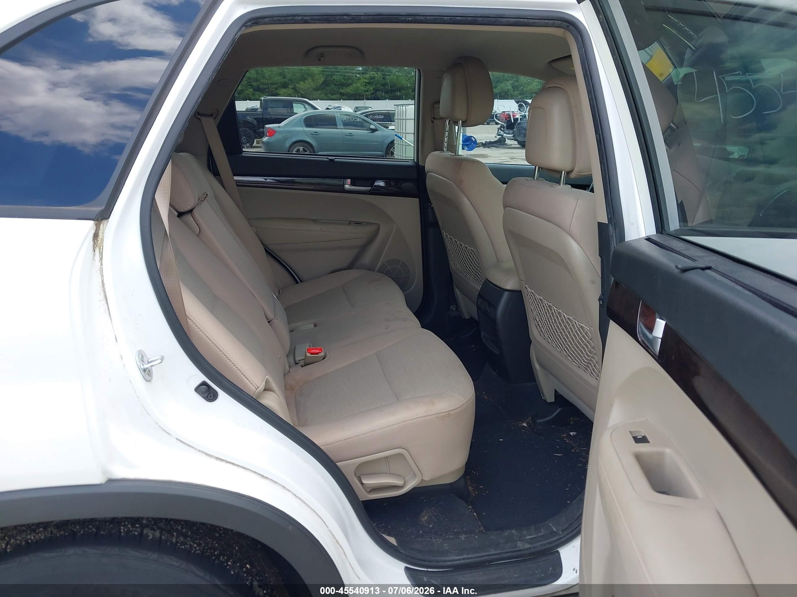 2014 Kia Sorento Lx White vin: 5XYKT4A64EG456479