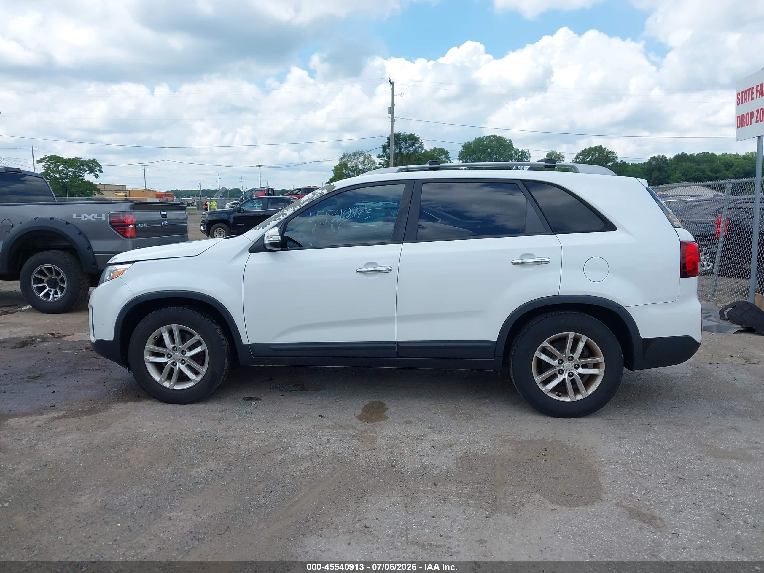 2014 Kia Sorento Lx White vin: 5XYKT4A64EG456479