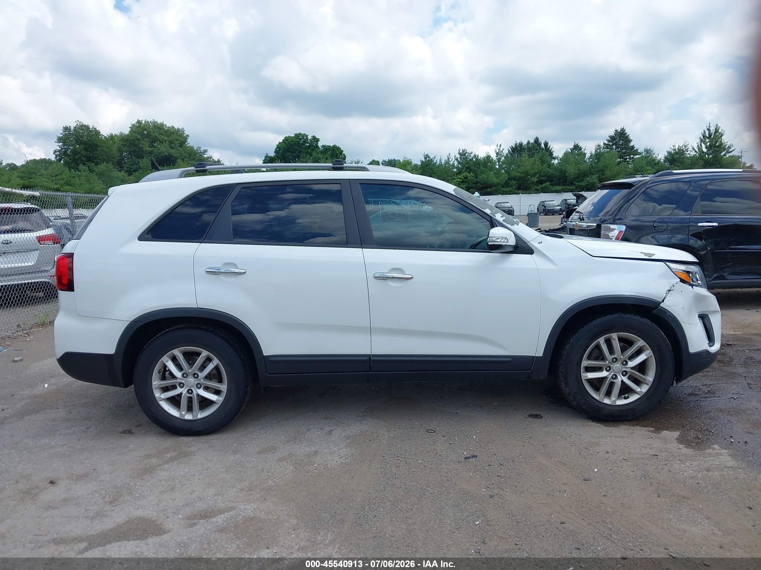 2014 Kia Sorento Lx White vin: 5XYKT4A64EG456479