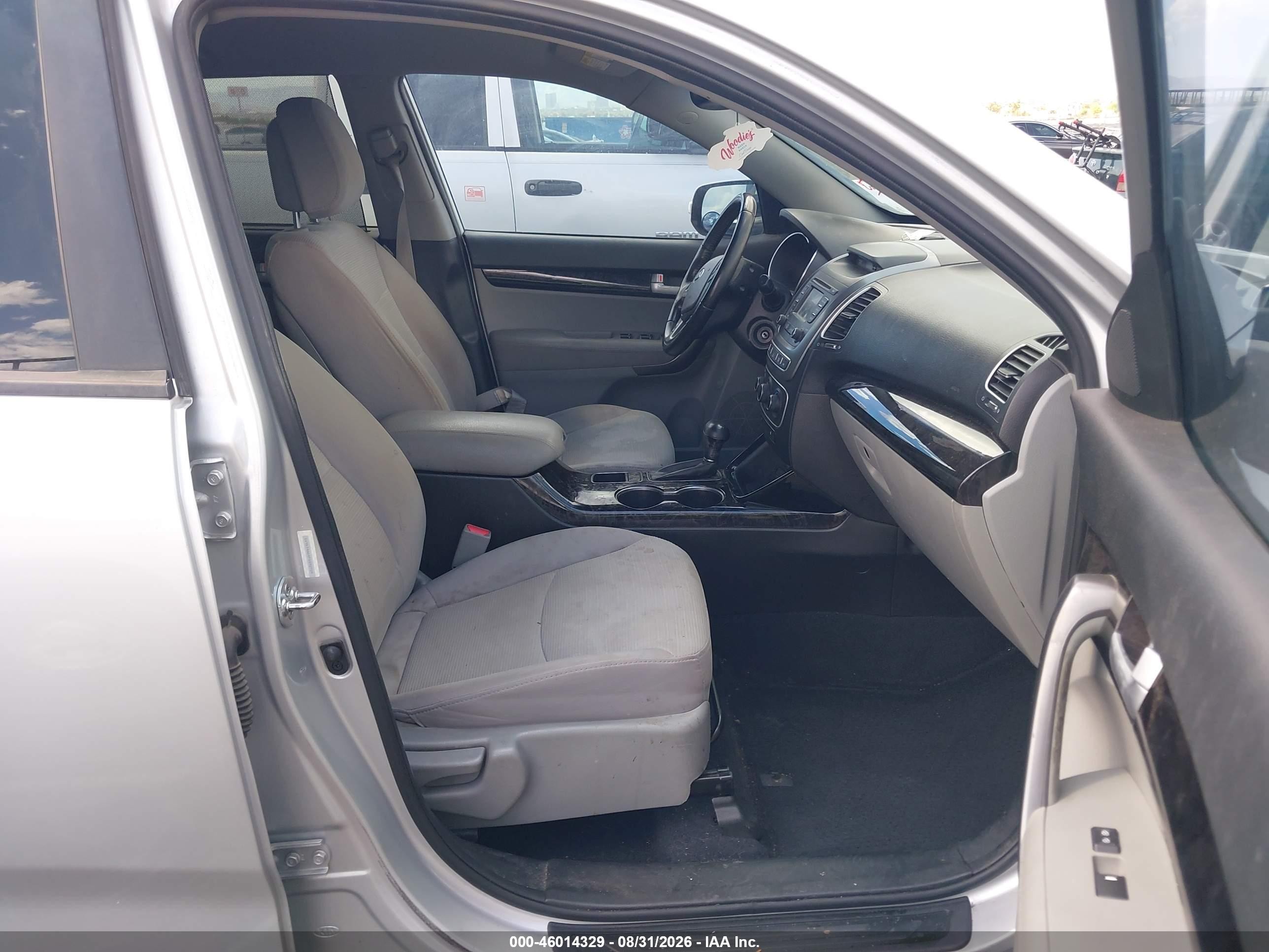 2015 Kia Sorento Lx Silver vin: 5XYKT4A64FG592709
