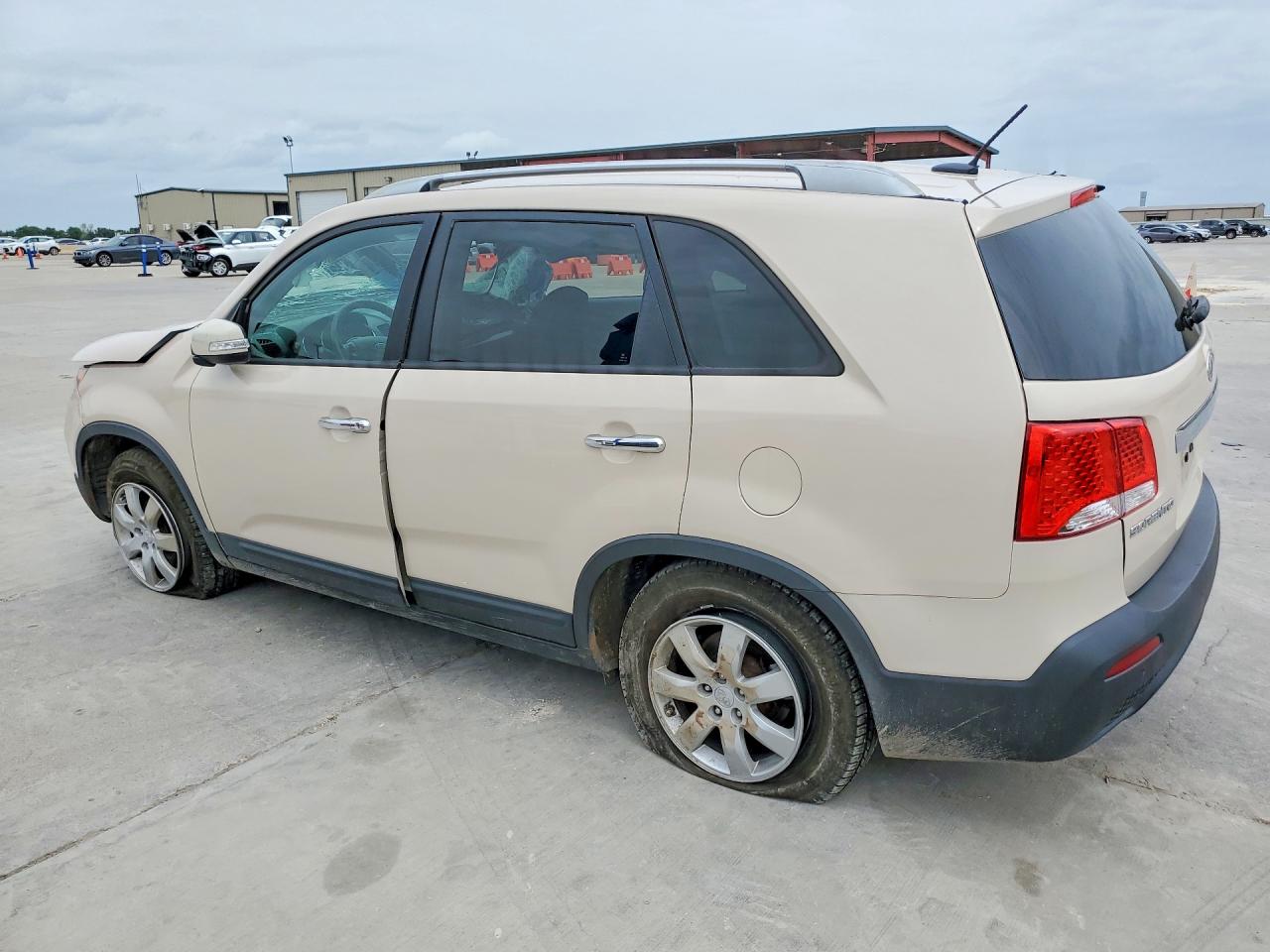 2012 Kia Sorento Lx Beige vin: 5XYKT4A65CG205984