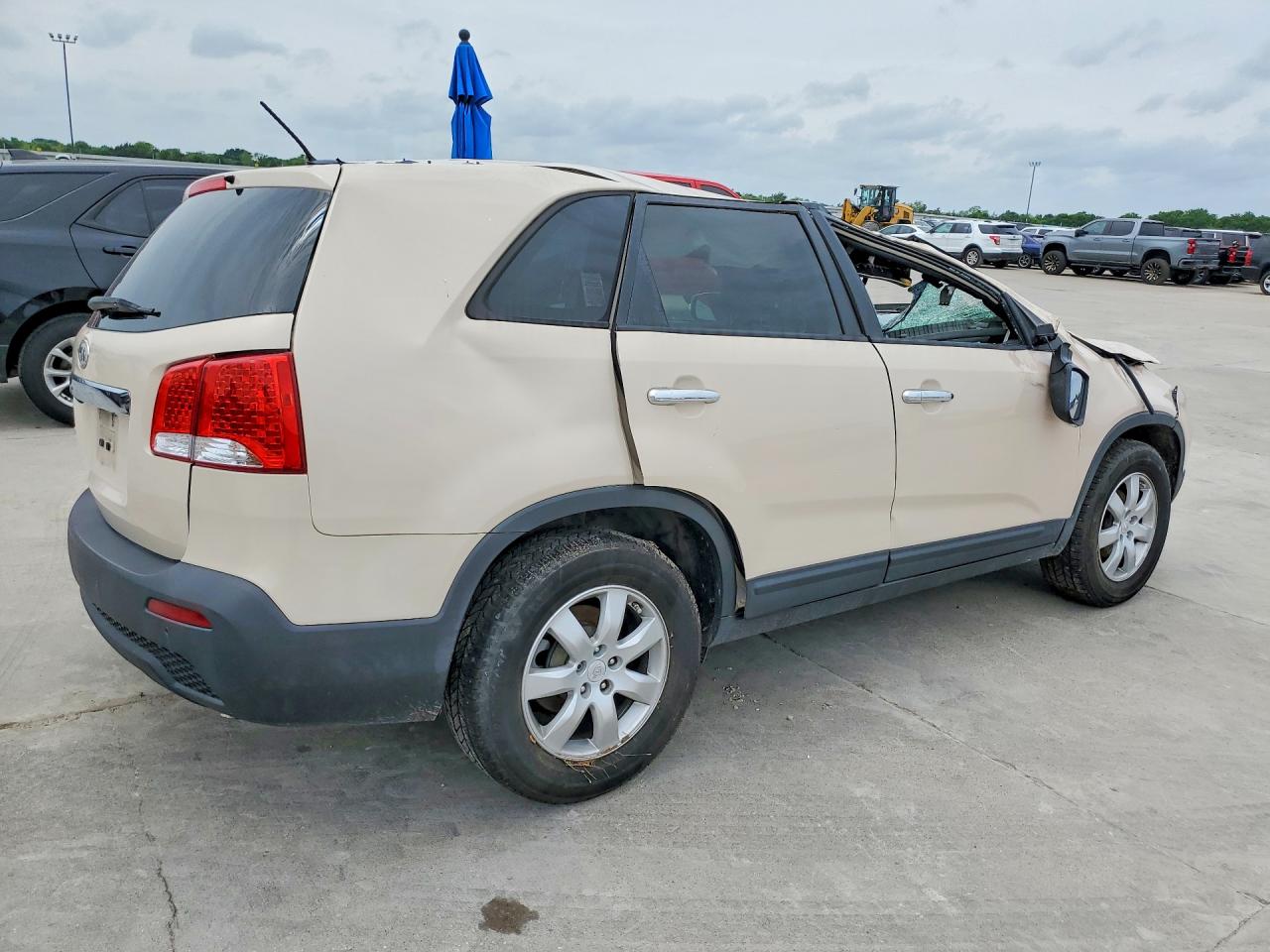 2012 Kia Sorento Lx Beige vin: 5XYKT4A65CG205984