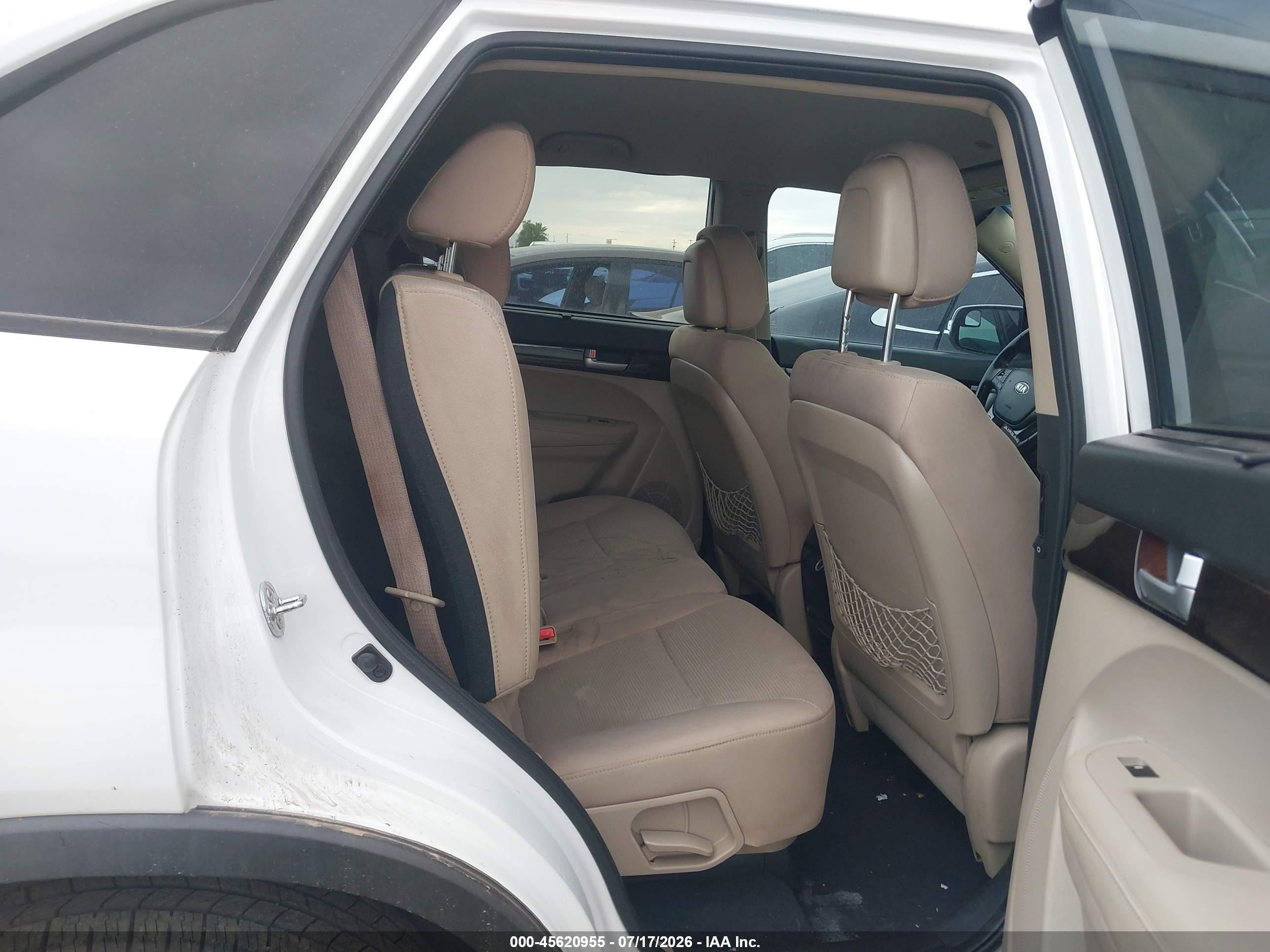 2014 Kia Sorento Lx White vin: 5XYKT4A65EG472173