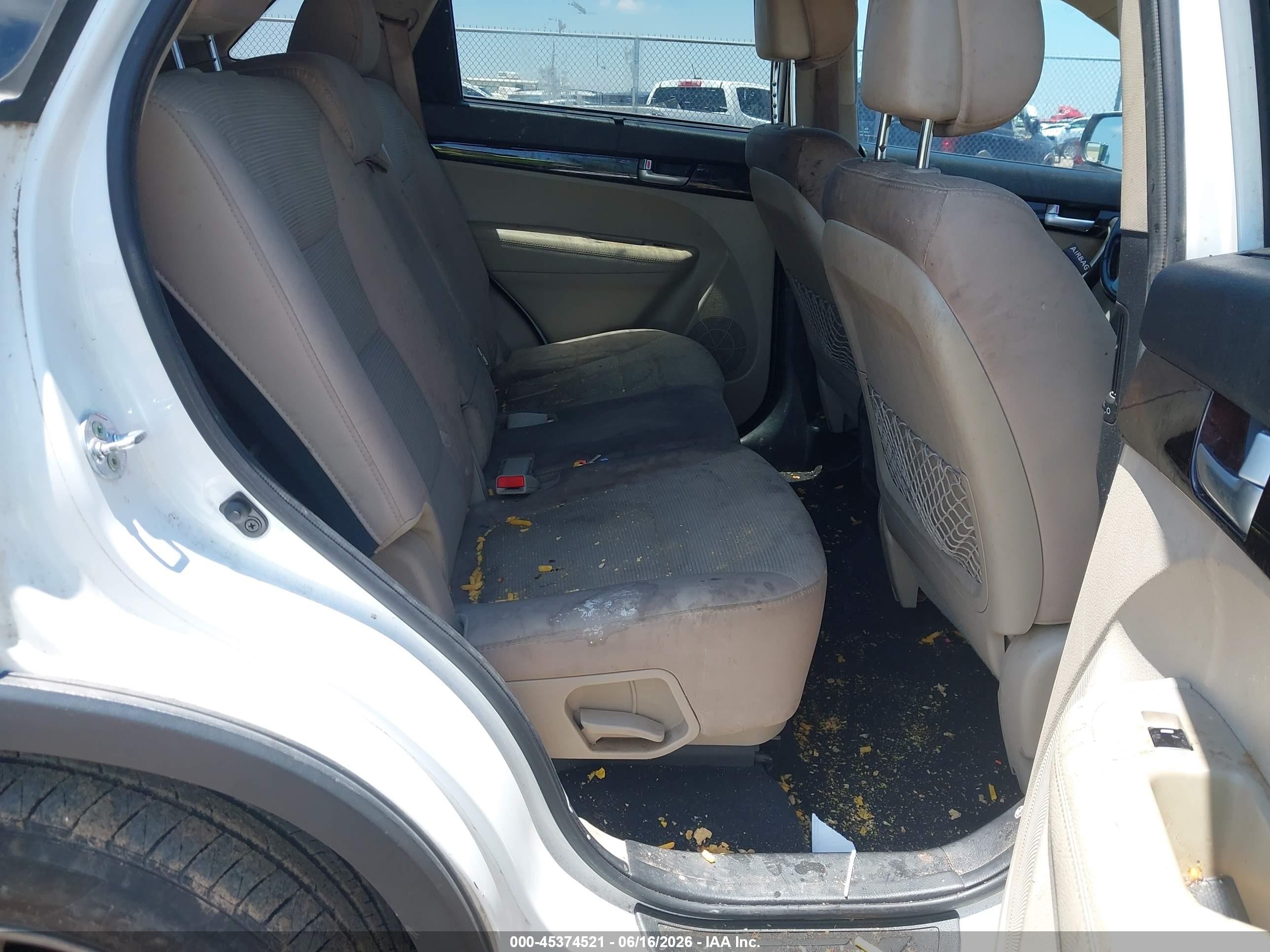 2014 Kia Sorento Lx White vin: 5XYKT4A65EG528354