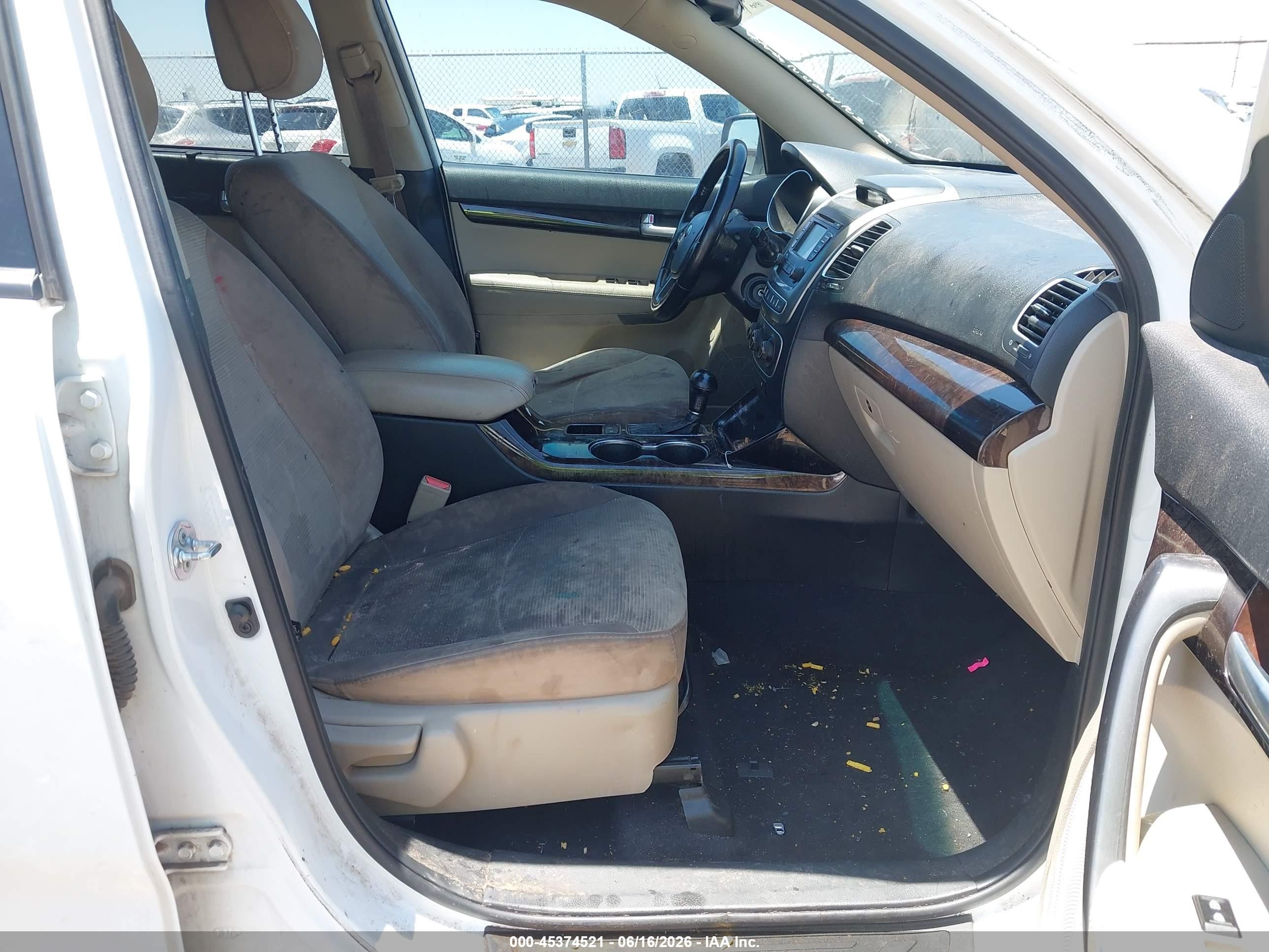 2014 Kia Sorento Lx White vin: 5XYKT4A65EG528354