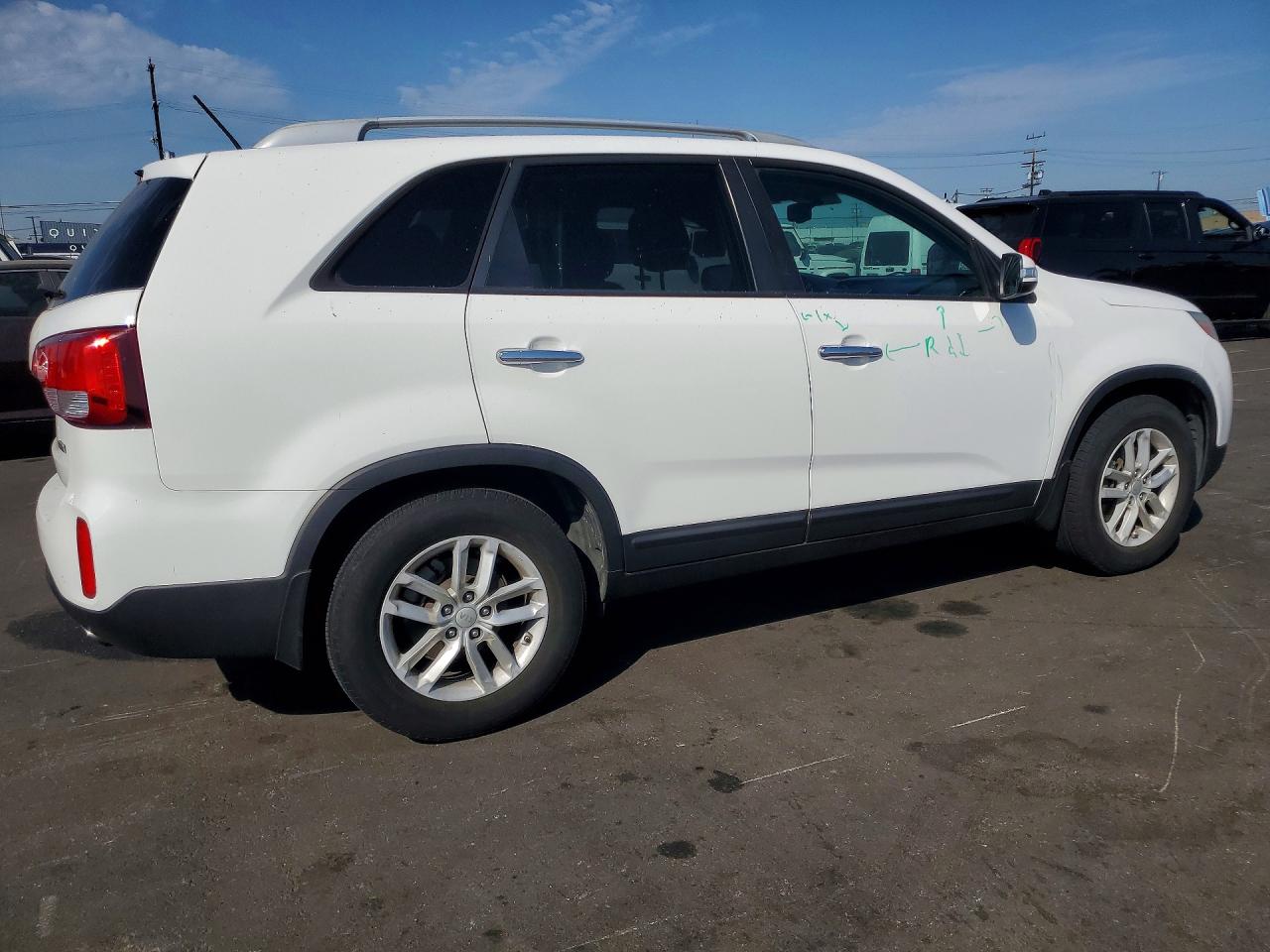 2015 Kia Sorento Lx White vin: 5XYKT4A65FG644817