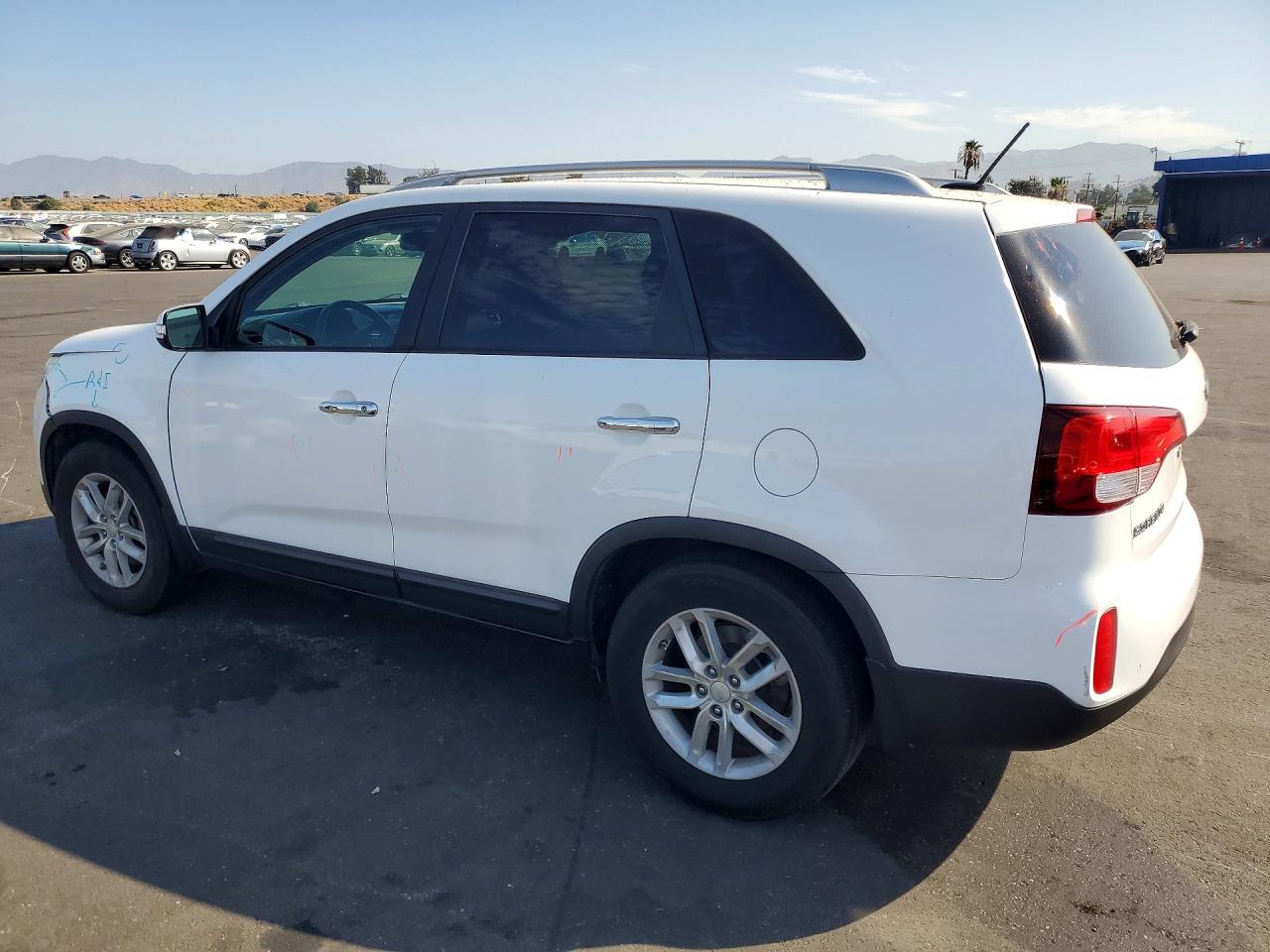 2015 Kia Sorento Lx White vin: 5XYKT4A65FG644817