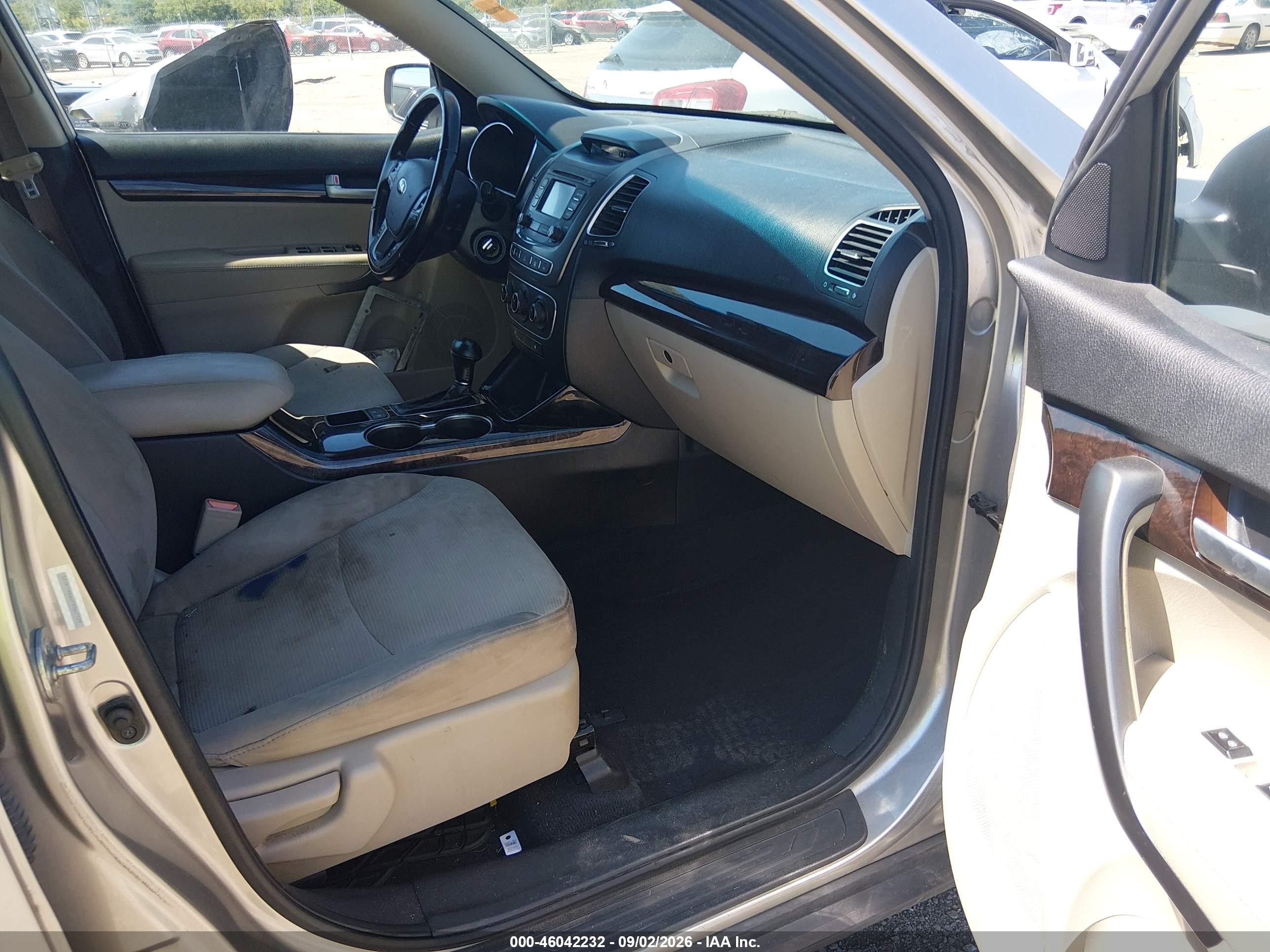 2015 Kia Sorento Lx Золотой vin: 5XYKT4A66FG567729