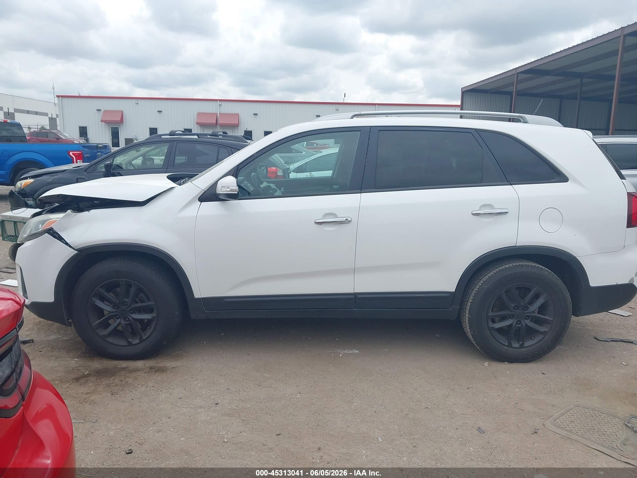 2015 Kia Sorento Lx White vin: 5XYKT4A66FG654630