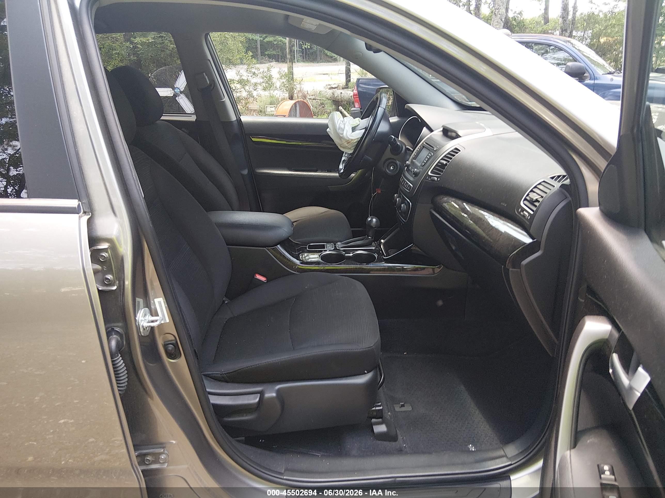 2015 Kia Sorento Lx Серебряный vin: 5XYKT4A67FG659187