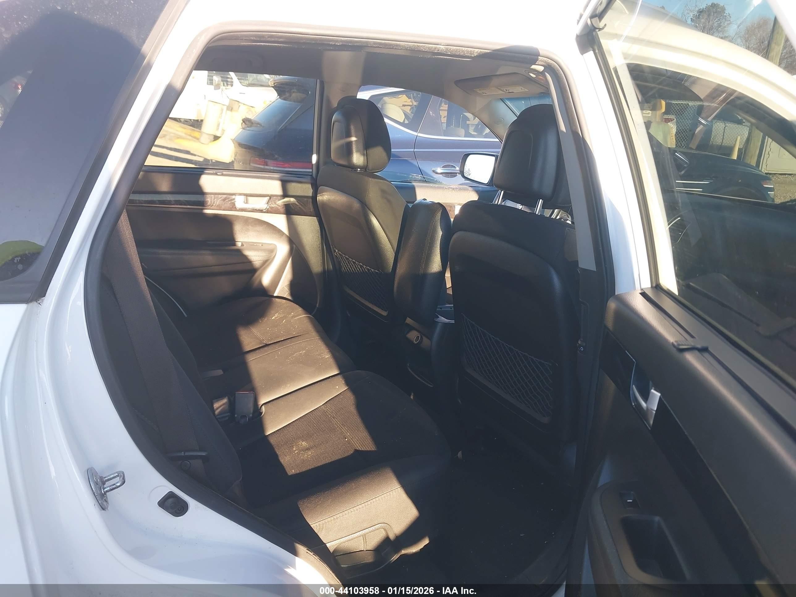 2014 Kia Sorento Lx White vin: 5XYKT4A68EG468005