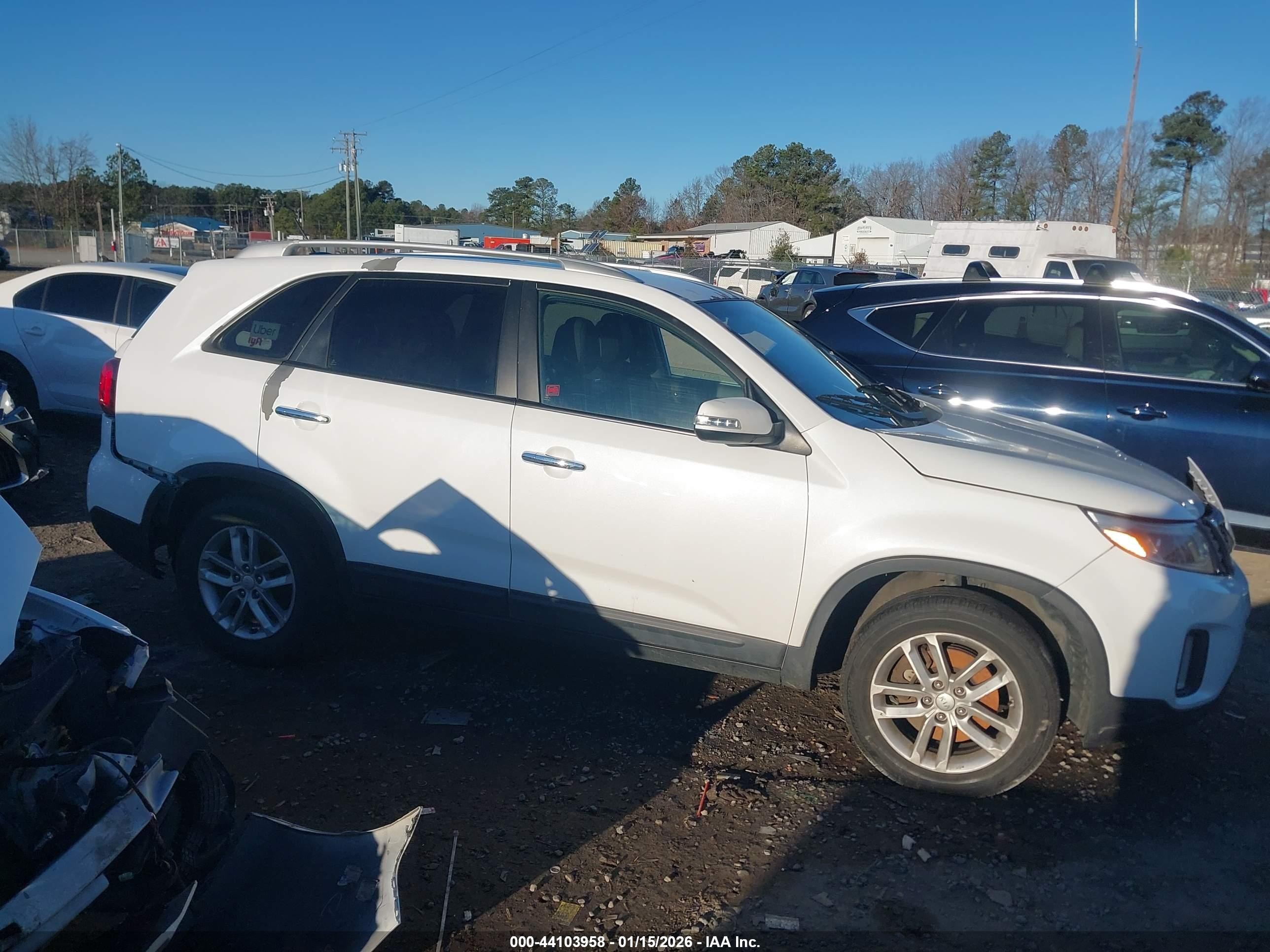 2014 Kia Sorento Lx White vin: 5XYKT4A68EG468005