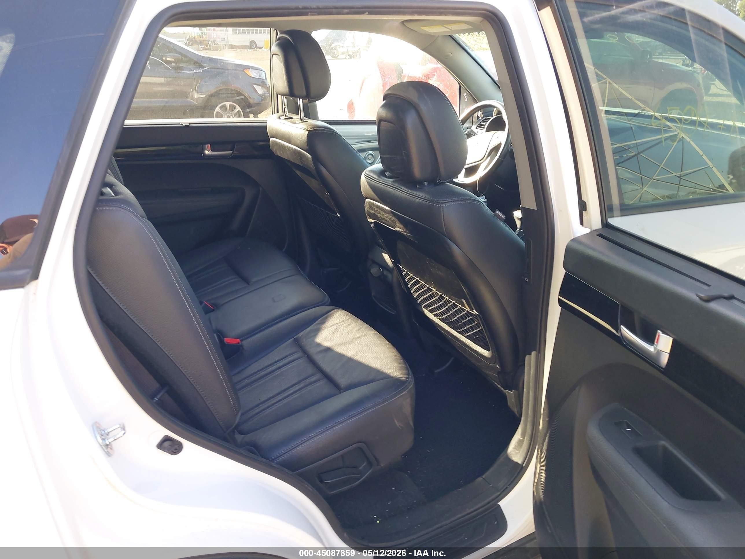 2014 Kia Sorento Lx White vin: 5XYKT4A68EG520751