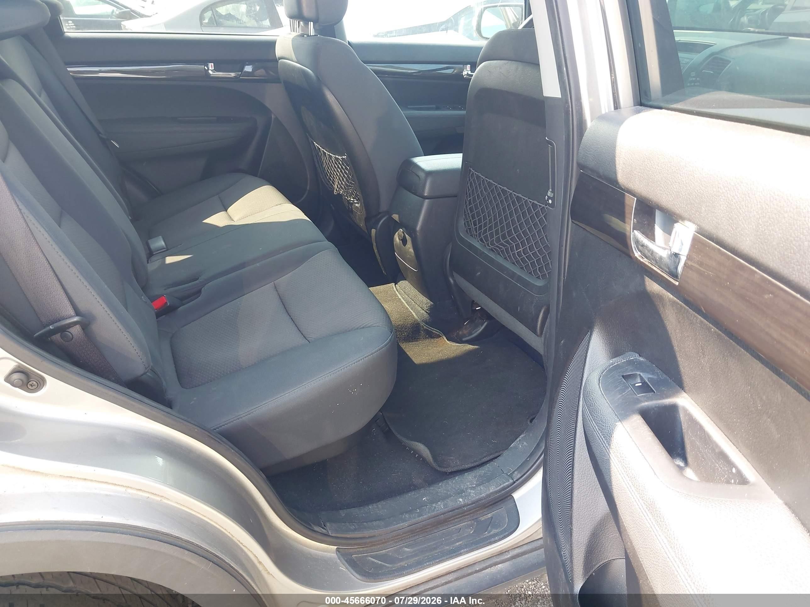 2013 Kia Sorento Lx Бежевый vin: 5XYKT4A6XDG418320