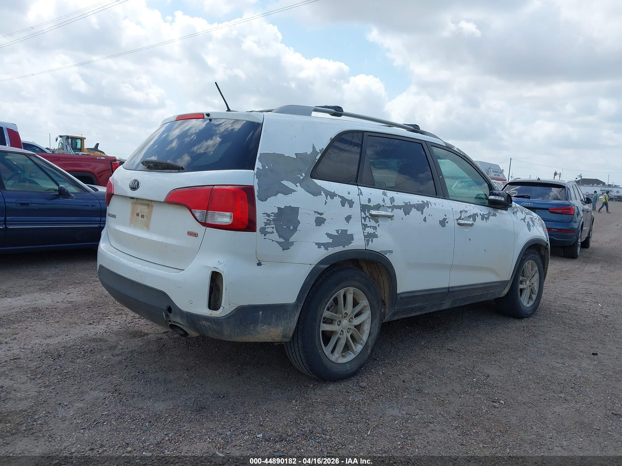 2015 Kia Sorento Lx White vin: 5XYKT4A6XFG603843