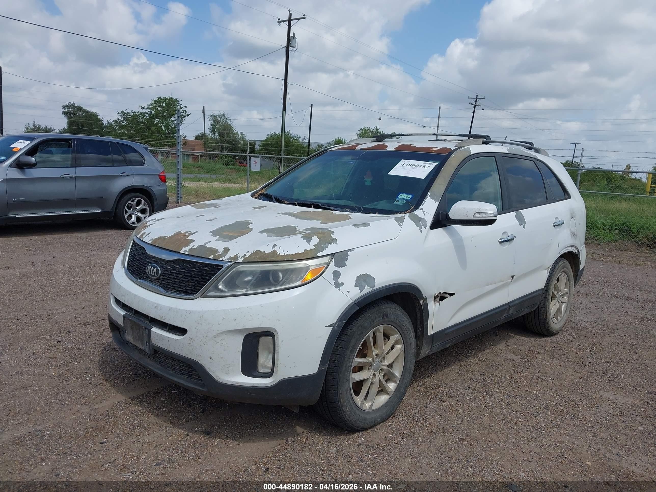 2015 Kia Sorento Lx White vin: 5XYKT4A6XFG603843