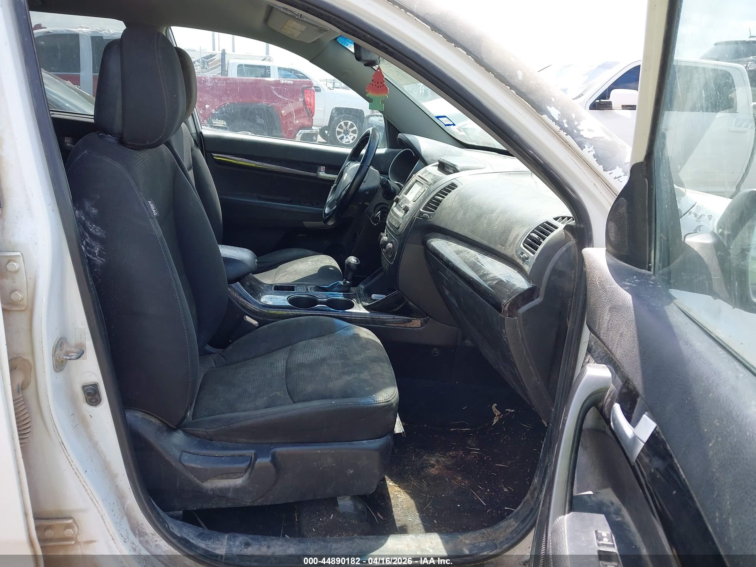 2015 Kia Sorento Lx White vin: 5XYKT4A6XFG603843