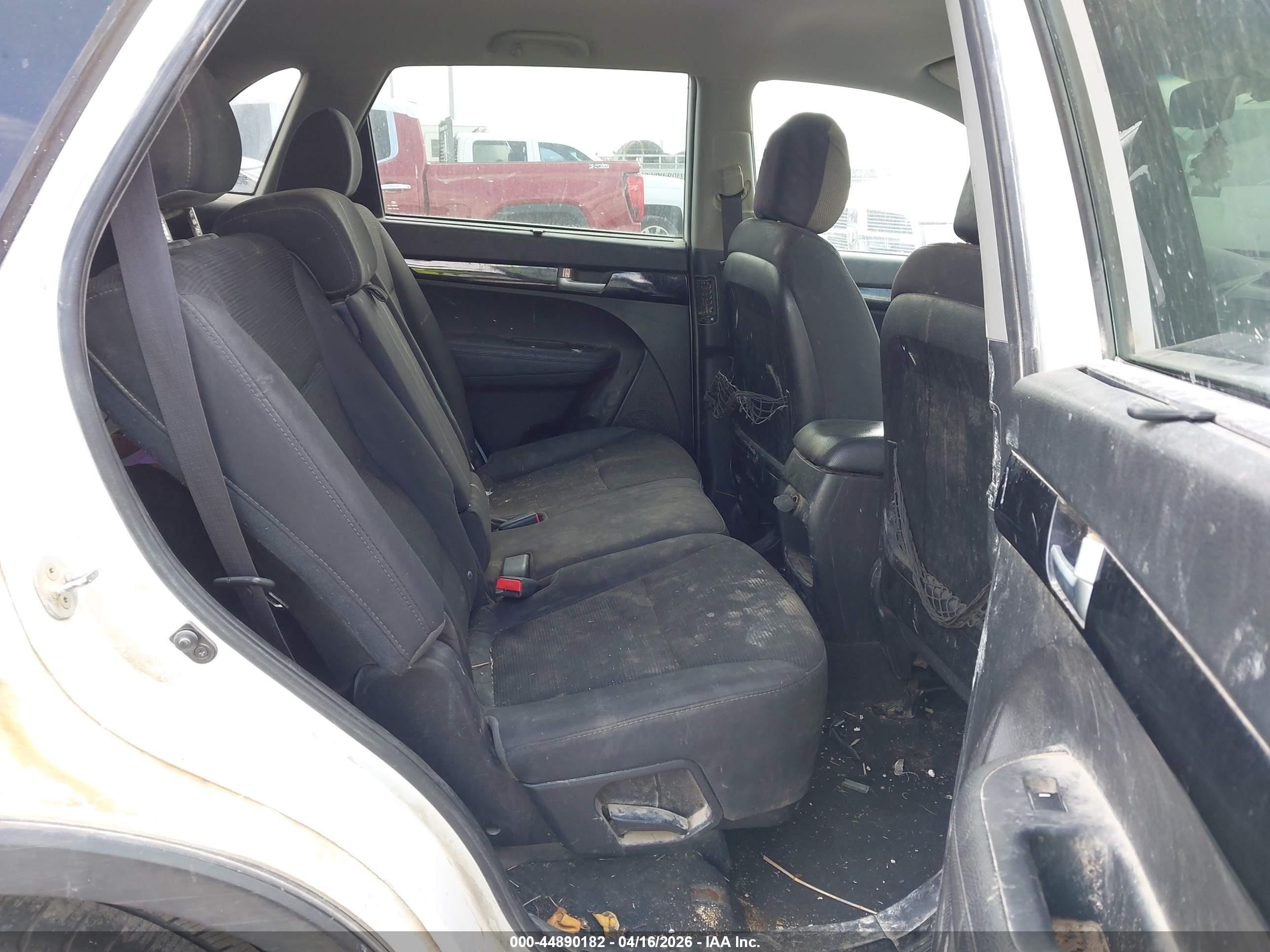 2015 Kia Sorento Lx White vin: 5XYKT4A6XFG603843