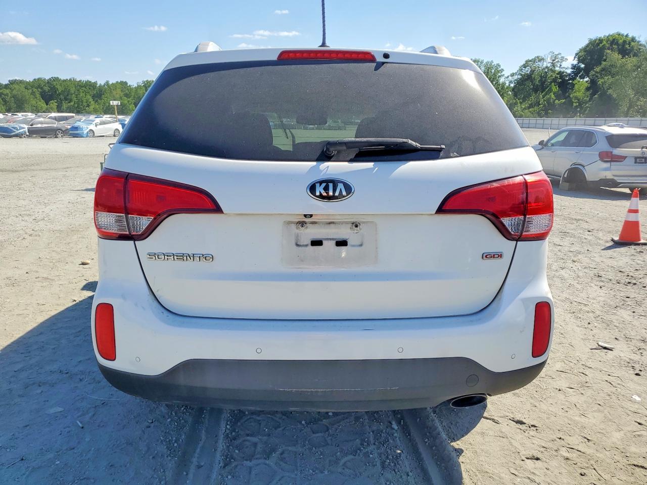 2015 Kia Sorento Lx Белый vin: 5XYKT4A6XFG658633
