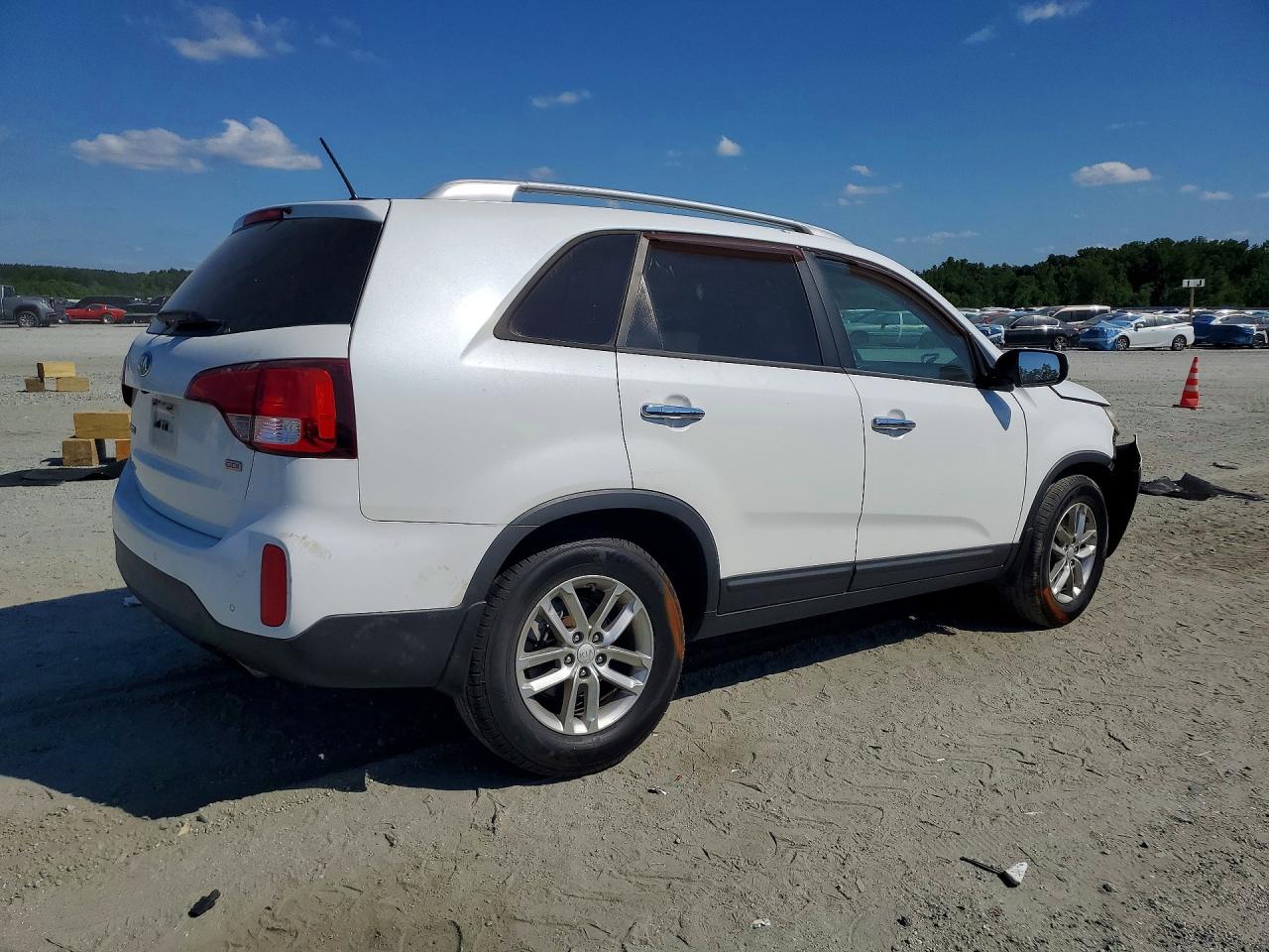 2015 Kia Sorento Lx Белый vin: 5XYKT4A6XFG658633
