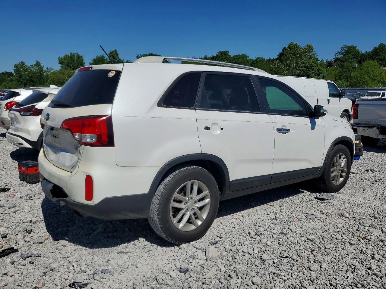 2015 Kia Sorento White vin: 5XYKT4A73FG587560