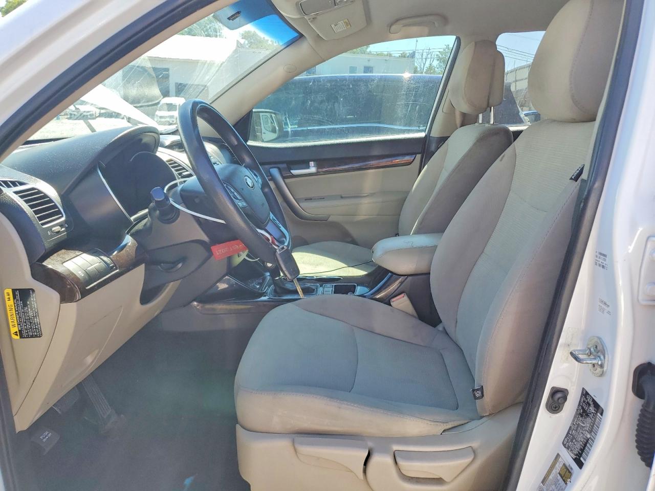 2015 Kia Sorento White vin: 5XYKT4A73FG587560