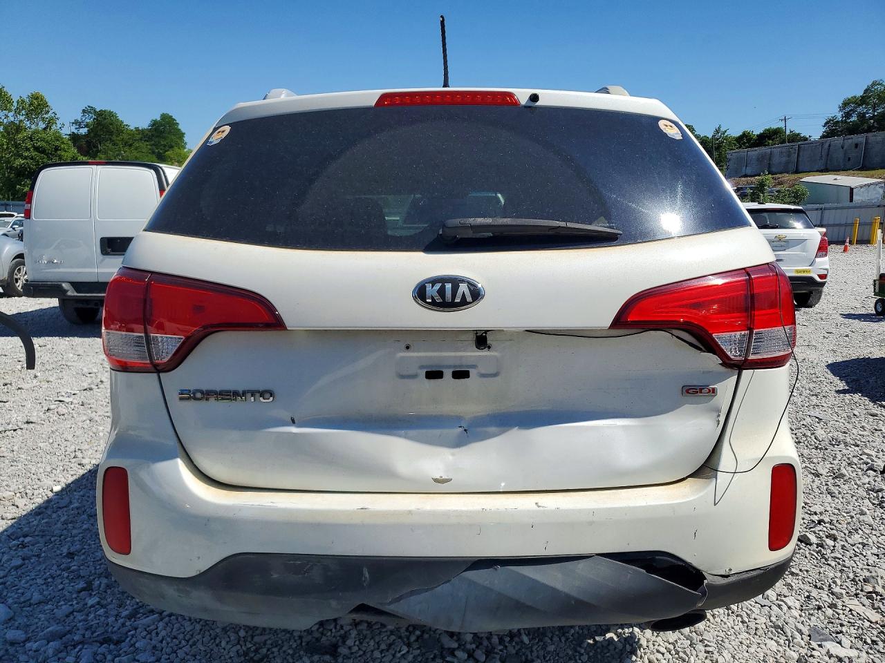 2015 Kia Sorento White vin: 5XYKT4A73FG587560