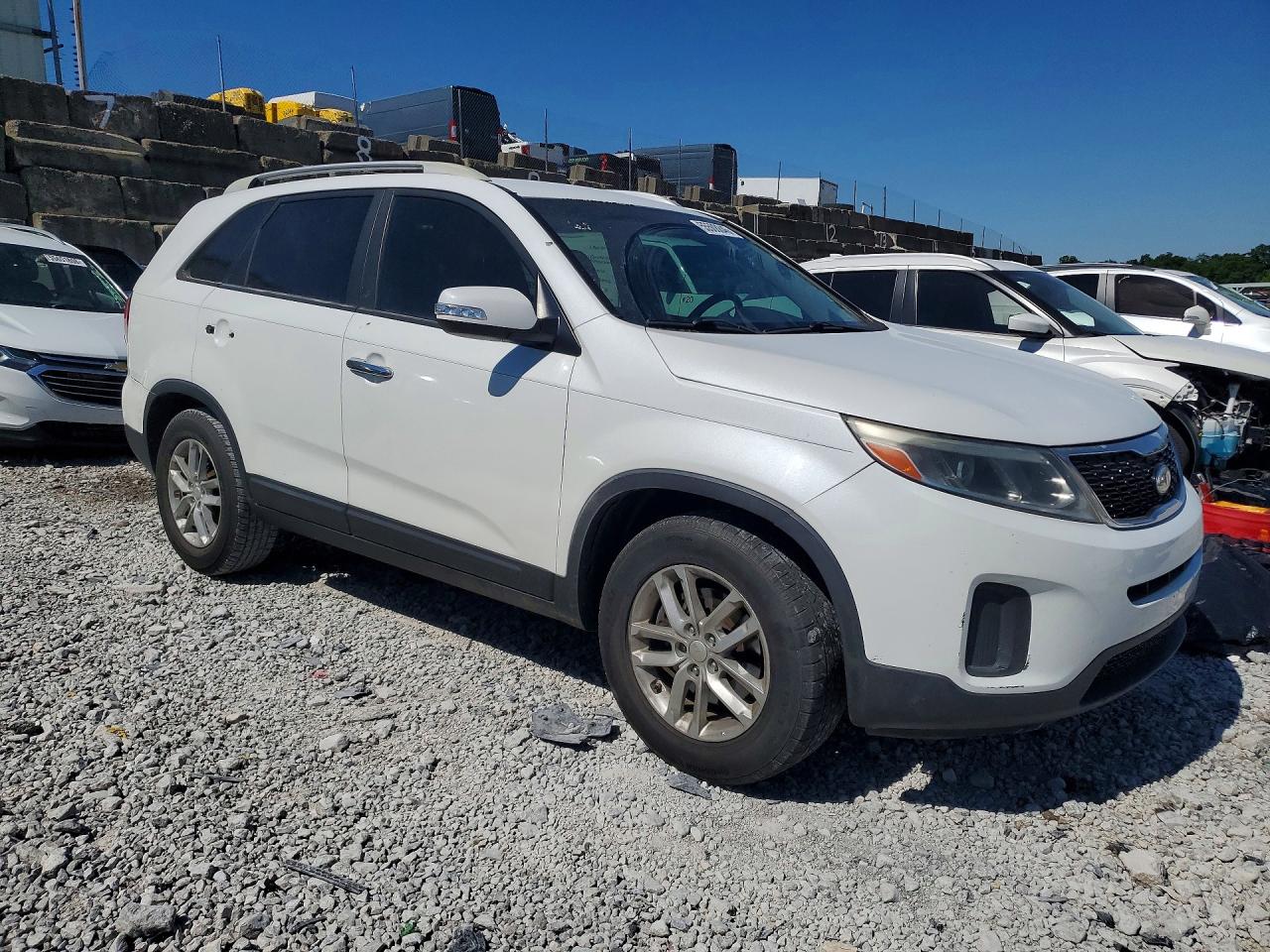 2015 Kia Sorento White vin: 5XYKT4A73FG587560