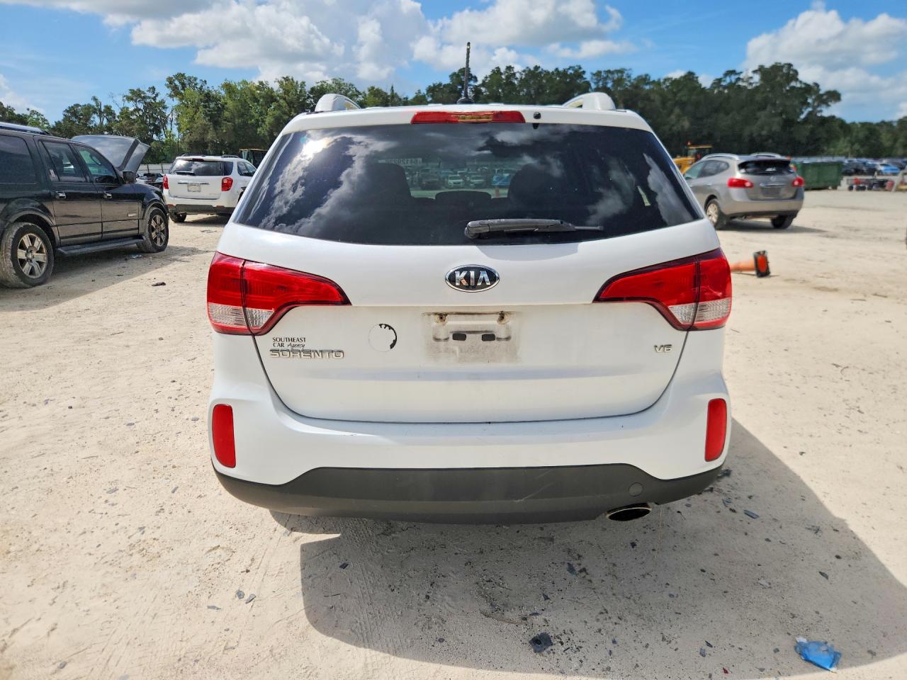 2015 Kia Sorento Lx White vin: 5XYKT4A73FG635977