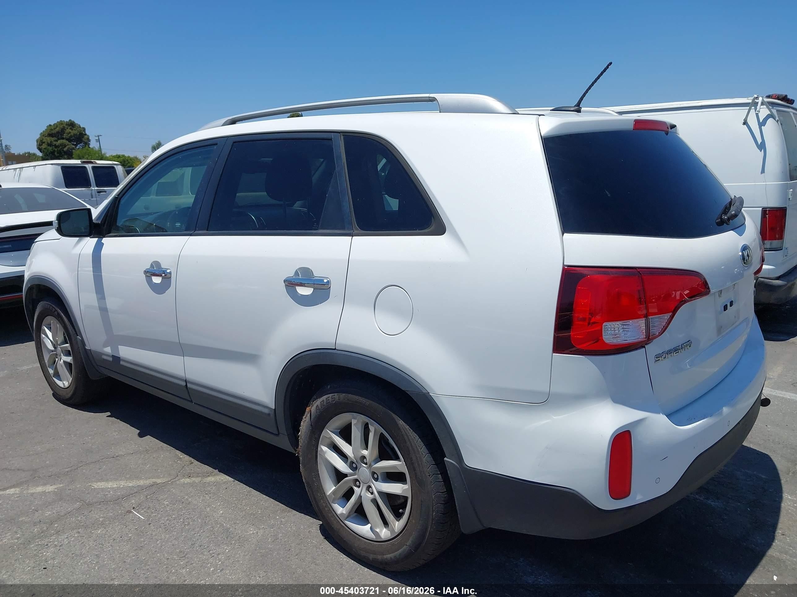 2015 Kia Sorento Lx V6 White vin: 5XYKT4A74FG555832