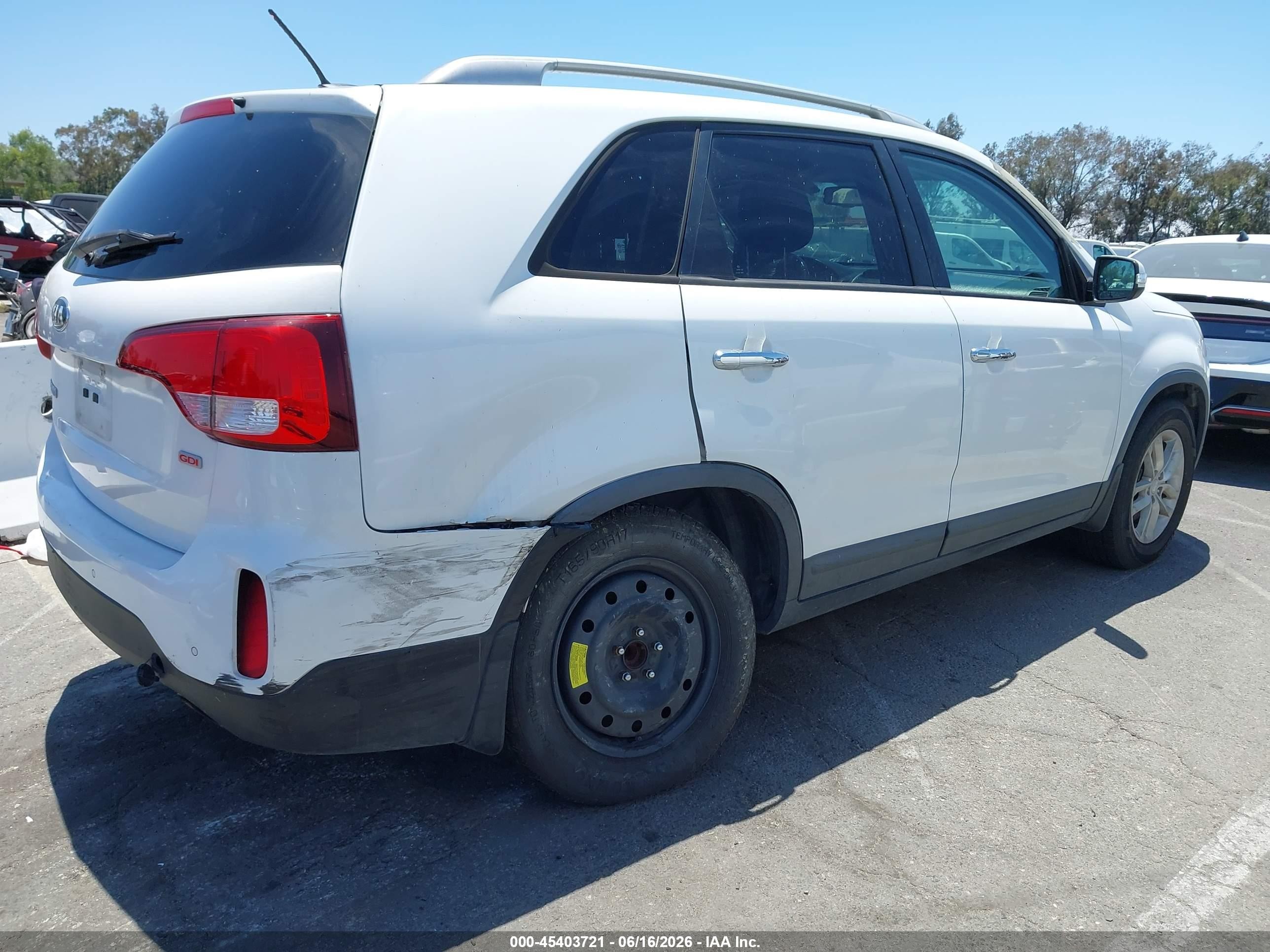 2015 Kia Sorento Lx V6 White vin: 5XYKT4A74FG555832