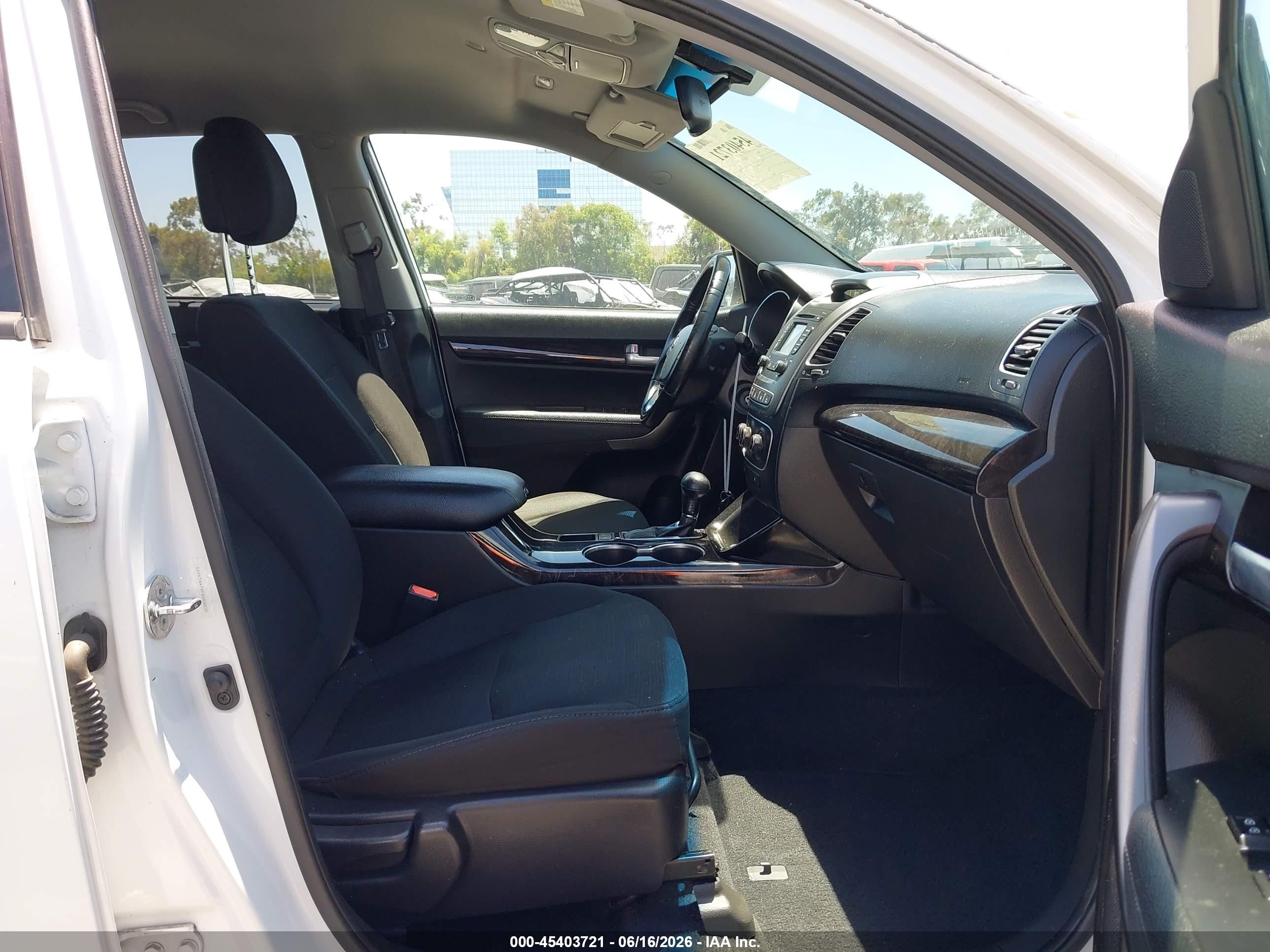 2015 Kia Sorento Lx V6 White vin: 5XYKT4A74FG555832