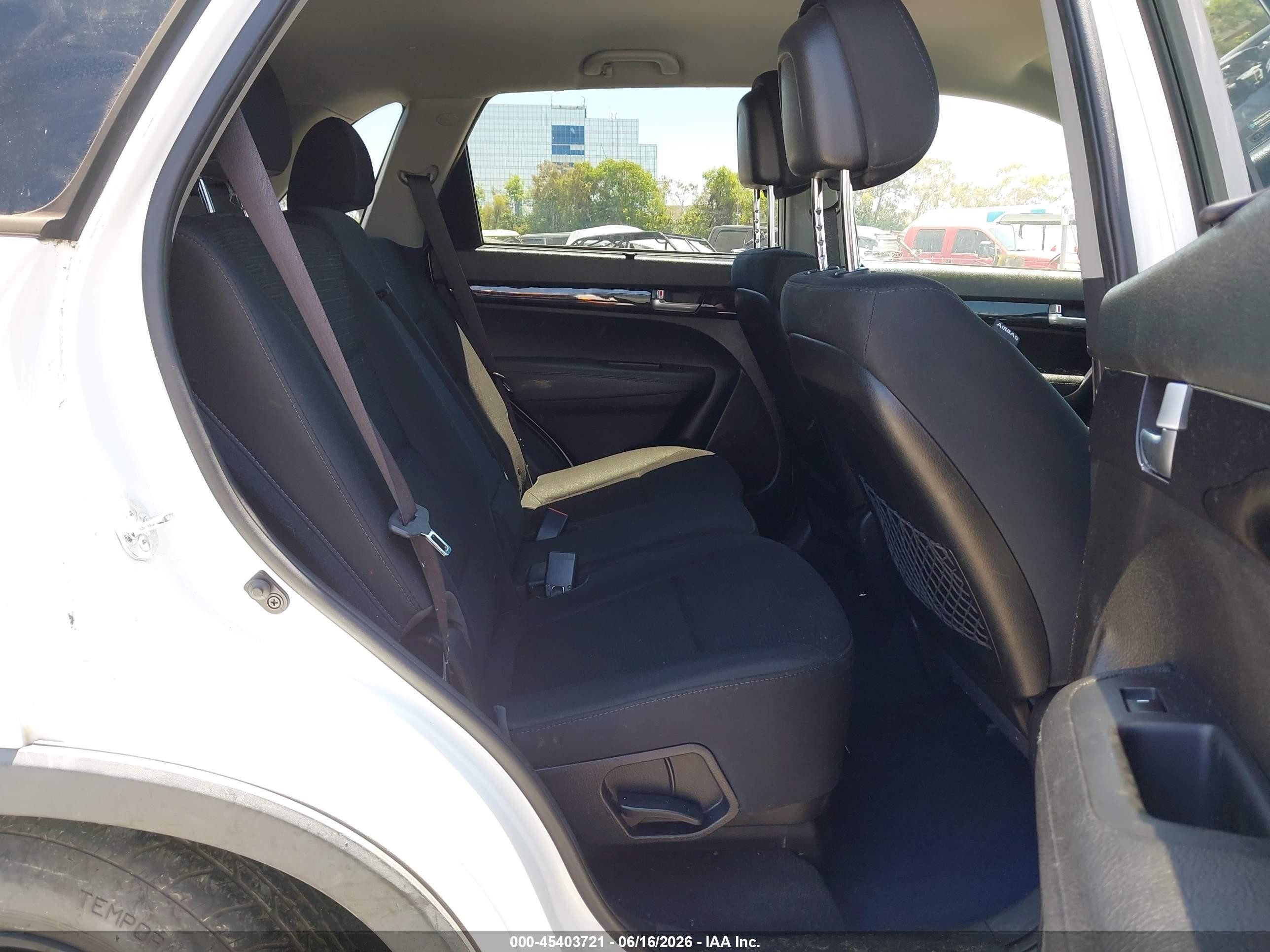2015 Kia Sorento Lx V6 White vin: 5XYKT4A74FG555832
