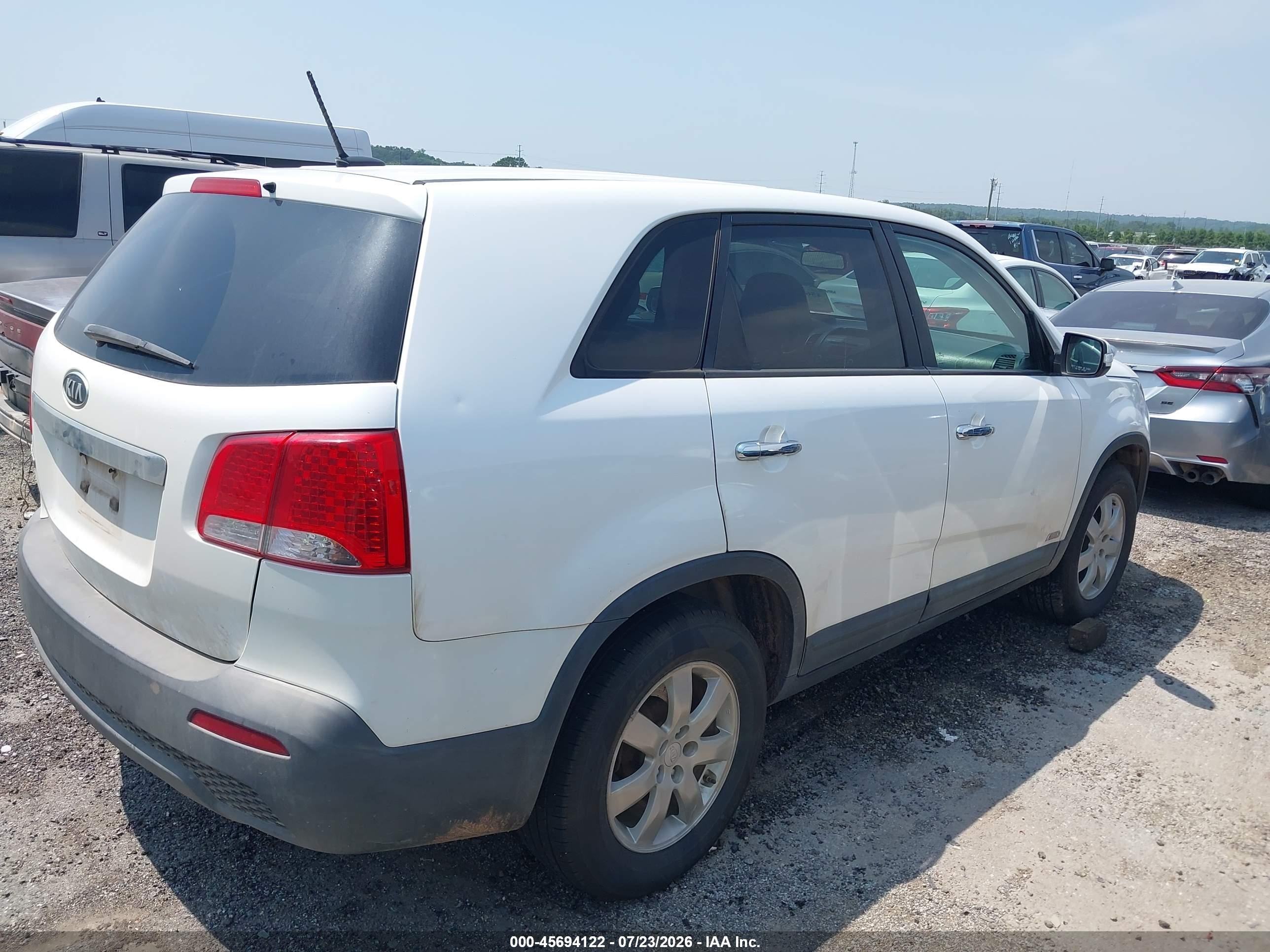 2011 Kia Sorento Lx White vin: 5XYKTCA10BG011747