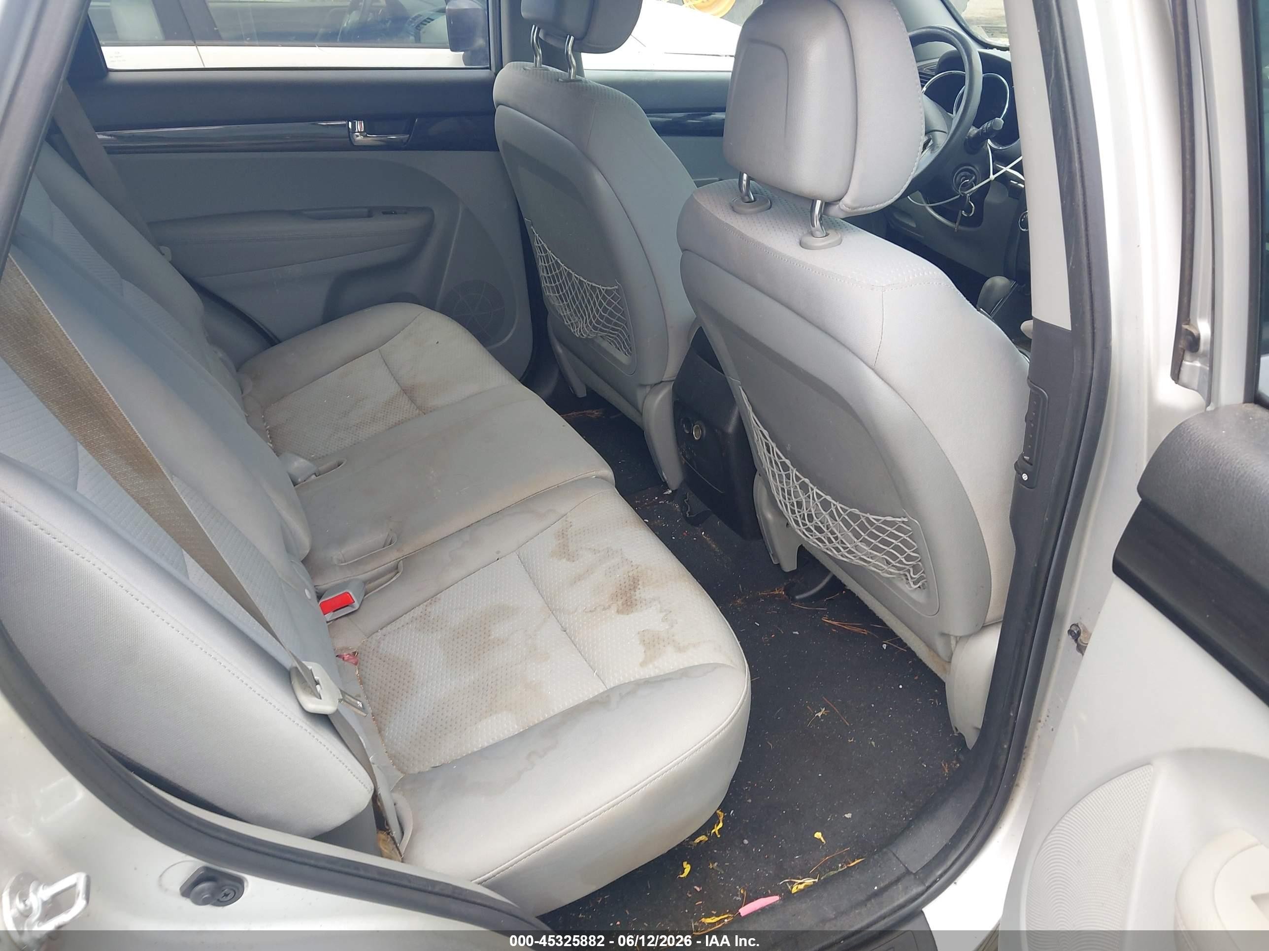 2011 Kia Sorento Lx Silver vin: 5XYKTCA10BG014809
