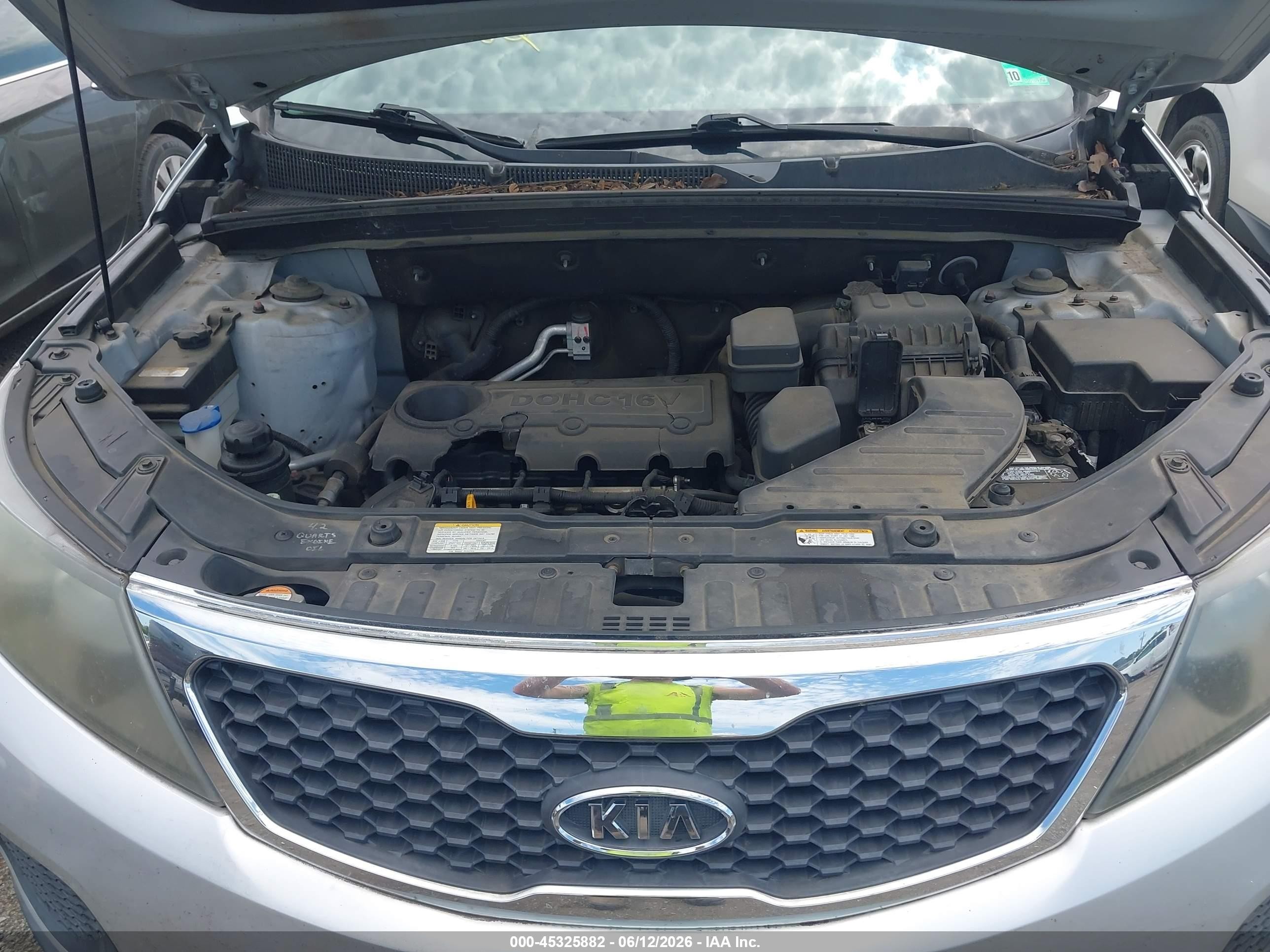 2011 Kia Sorento Lx Silver vin: 5XYKTCA10BG014809