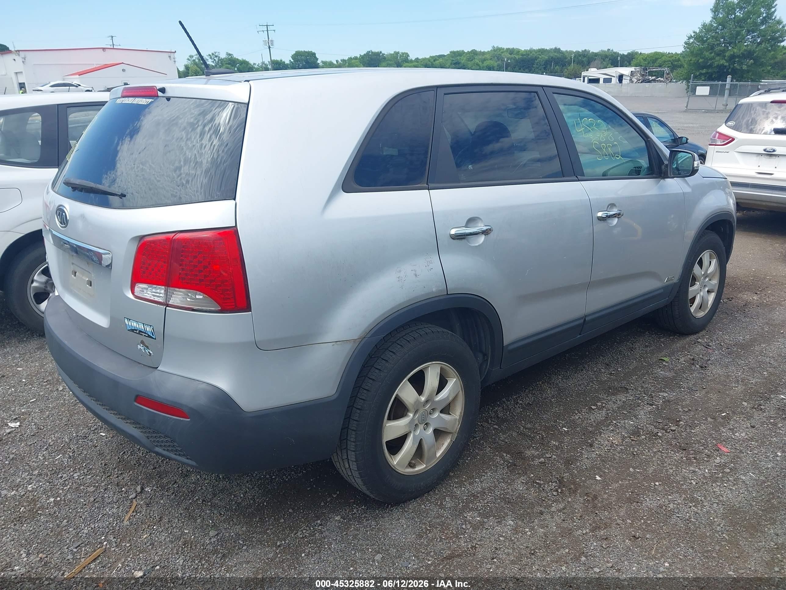 2011 Kia Sorento Lx Silver vin: 5XYKTCA10BG014809