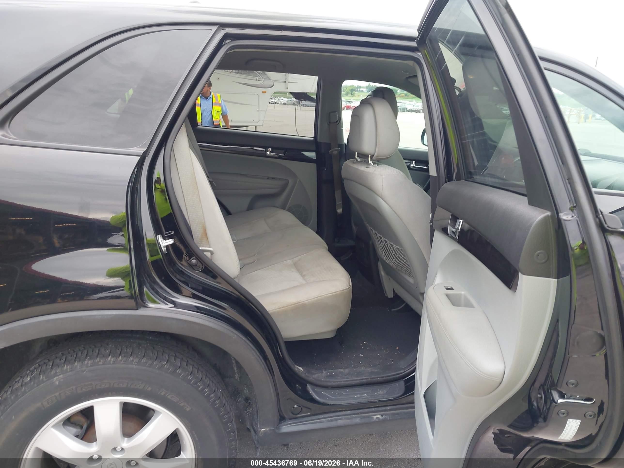 2011 Kia Sorento Lx Black vin: 5XYKTCA10BG015023