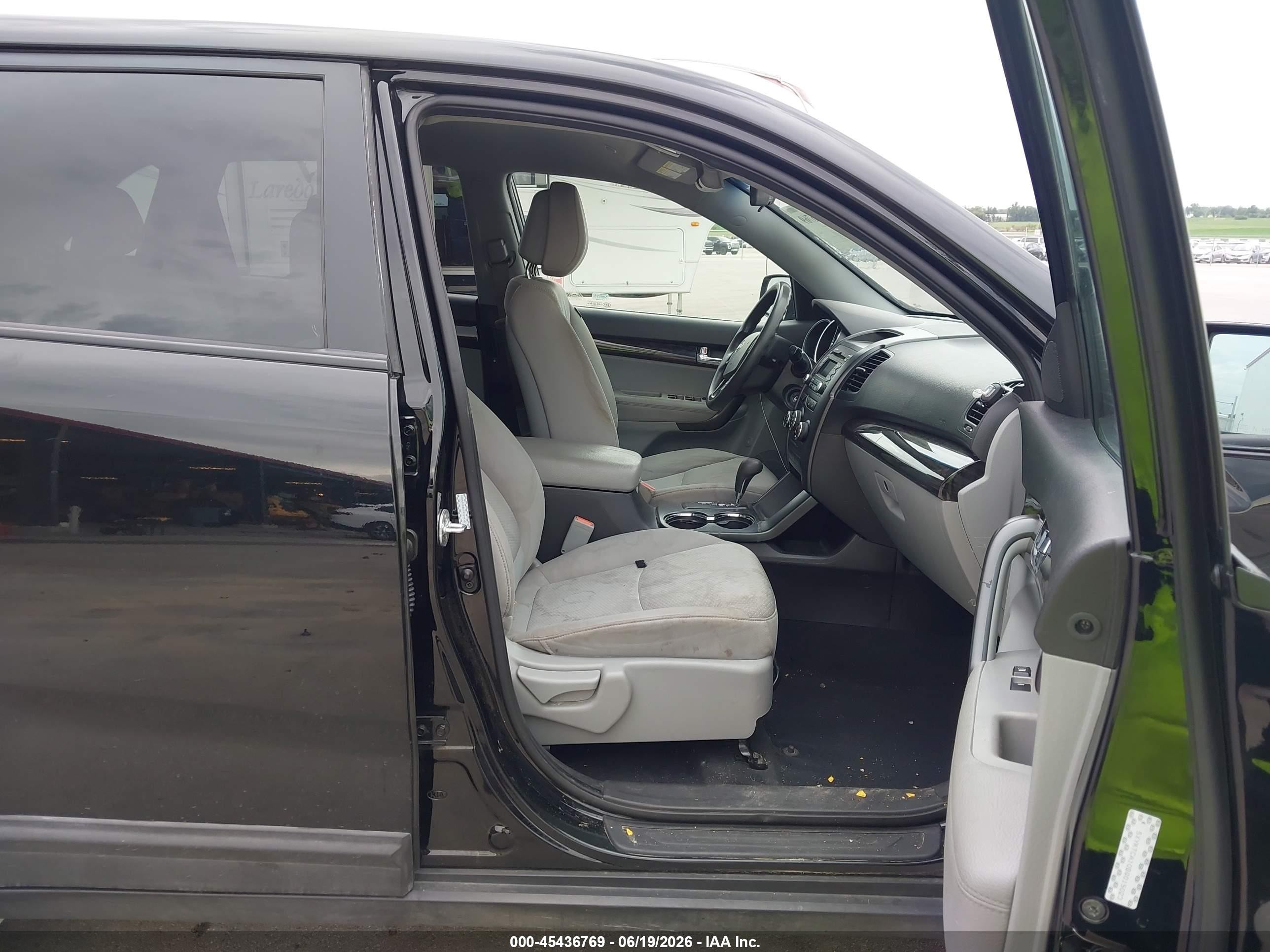 2011 Kia Sorento Lx Black vin: 5XYKTCA10BG015023